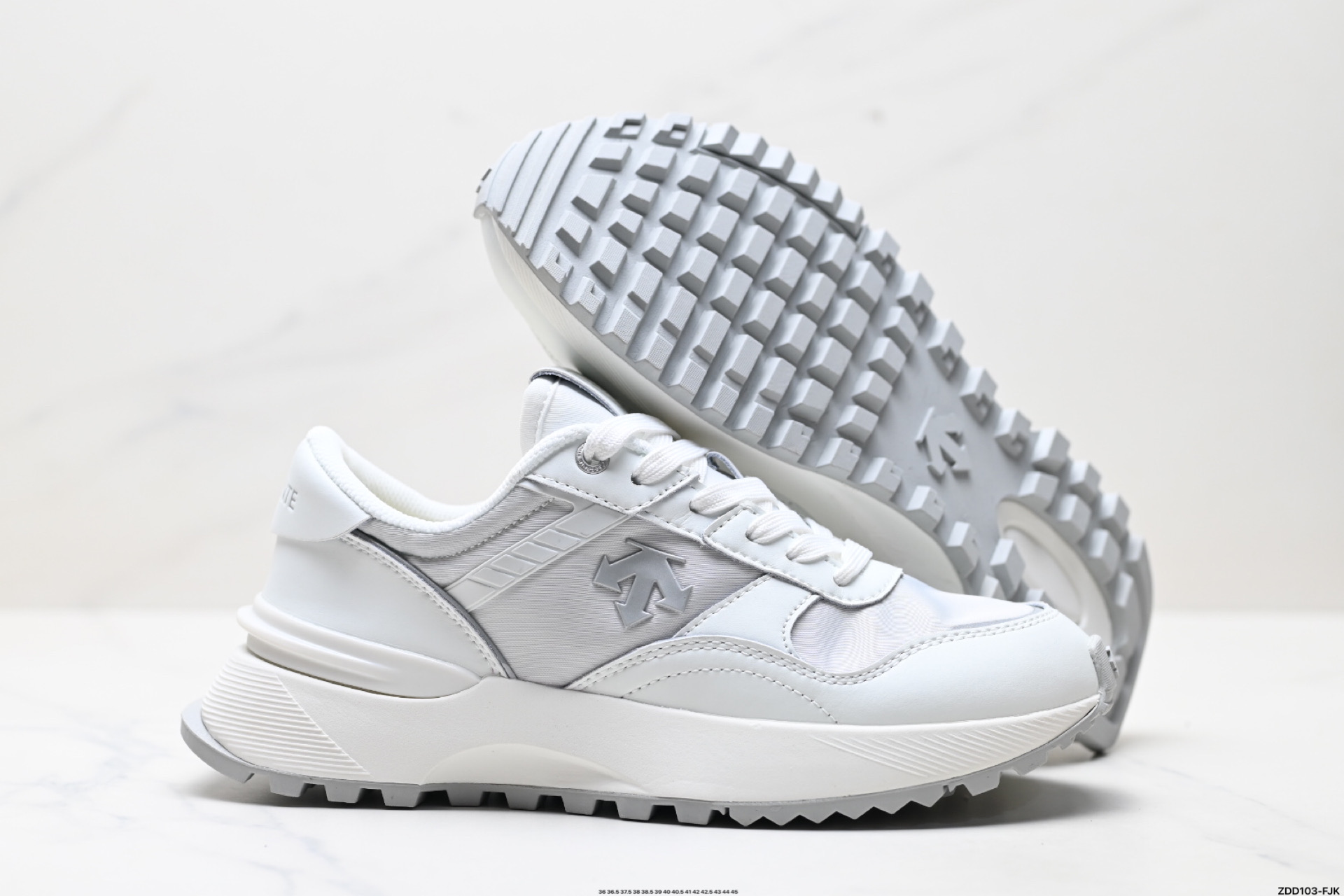 240 迪桑特DESCENTE DUALIS都市通勤 DSR 时尚防滑低帮 生活休闲鞋 D4431LSN21