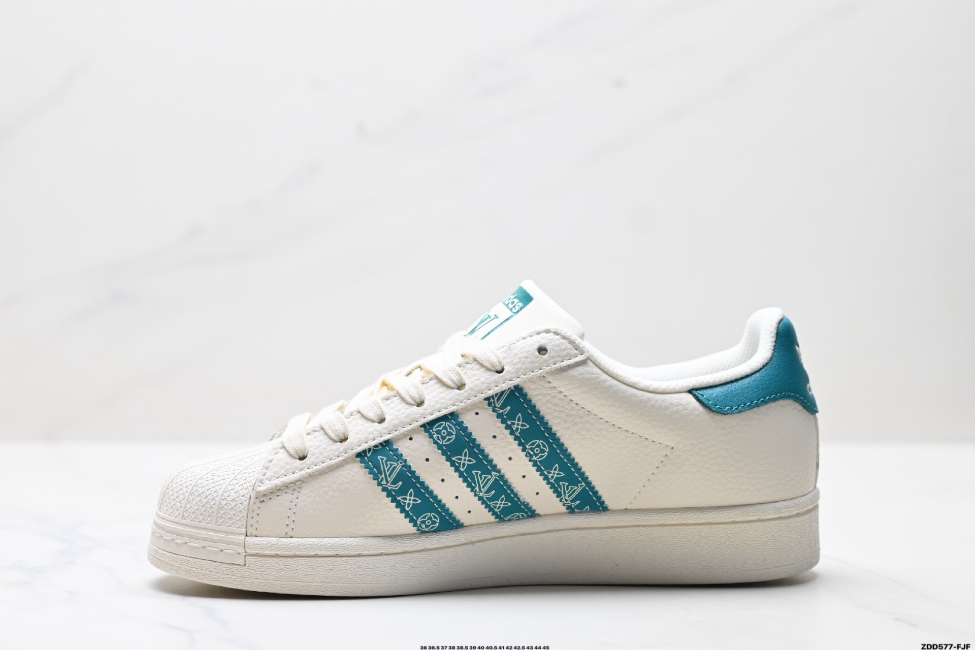 Adidas Superstar x Louis Vuitton: Zapatillas Casuales de Diseño Exclusivo 4 i1747241517288 1947 0 2