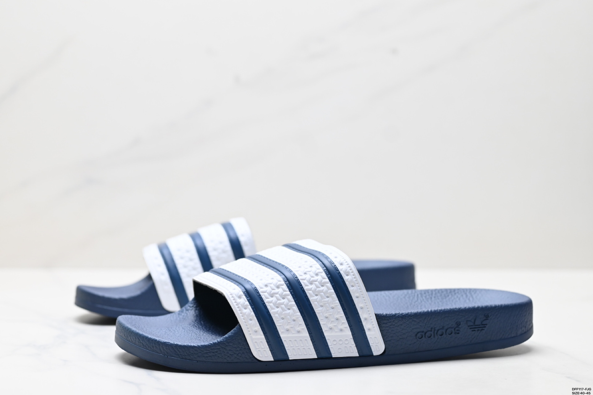 75 Adidas originals Adilette 阿迪达斯 运动舒适 橡胶底一字拖鞋 G16220
