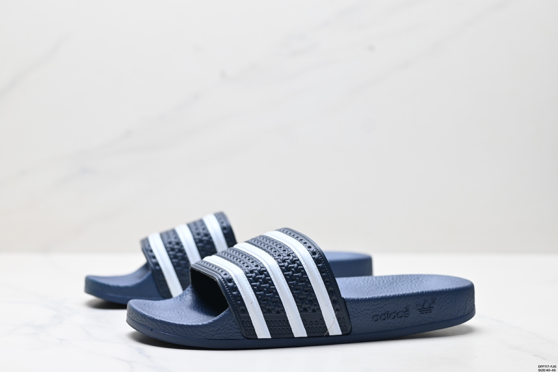 75 Adidas originals Adilette 阿迪达斯 运动舒适 橡胶底一字拖鞋 G16220