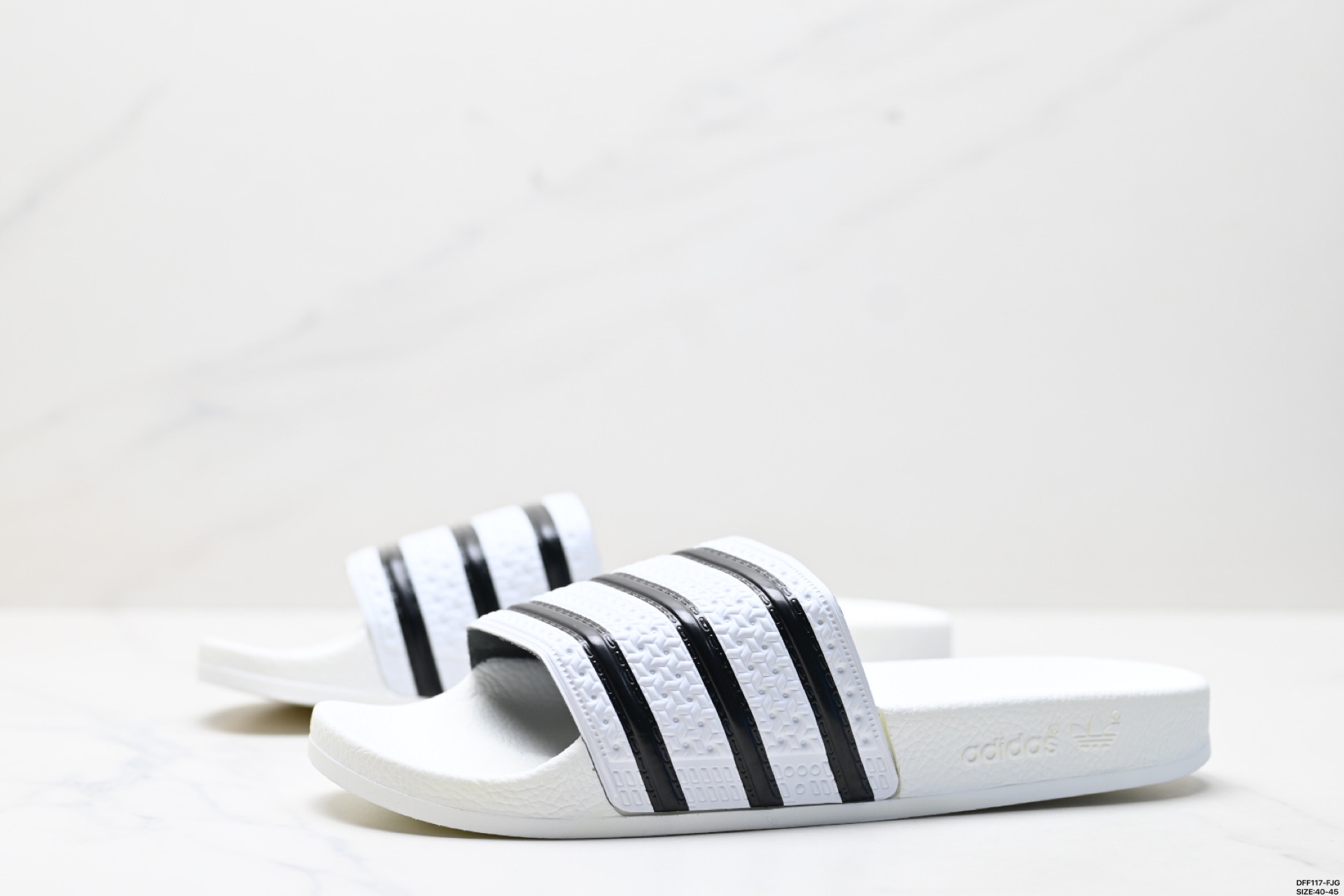 75 Adidas originals Adilette 阿迪达斯 运动舒适 橡胶底一字拖鞋 G16220