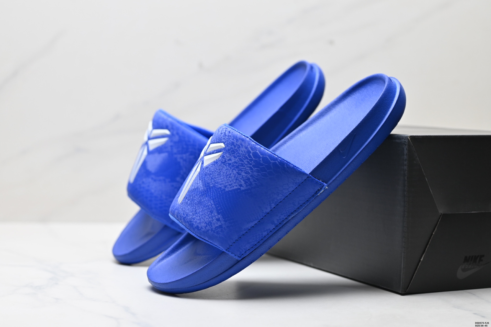 100 Nike Kobe Offcourt Slide 时尚舒适 防滑防磨一字拖鞋 男女同款 lF2870-400