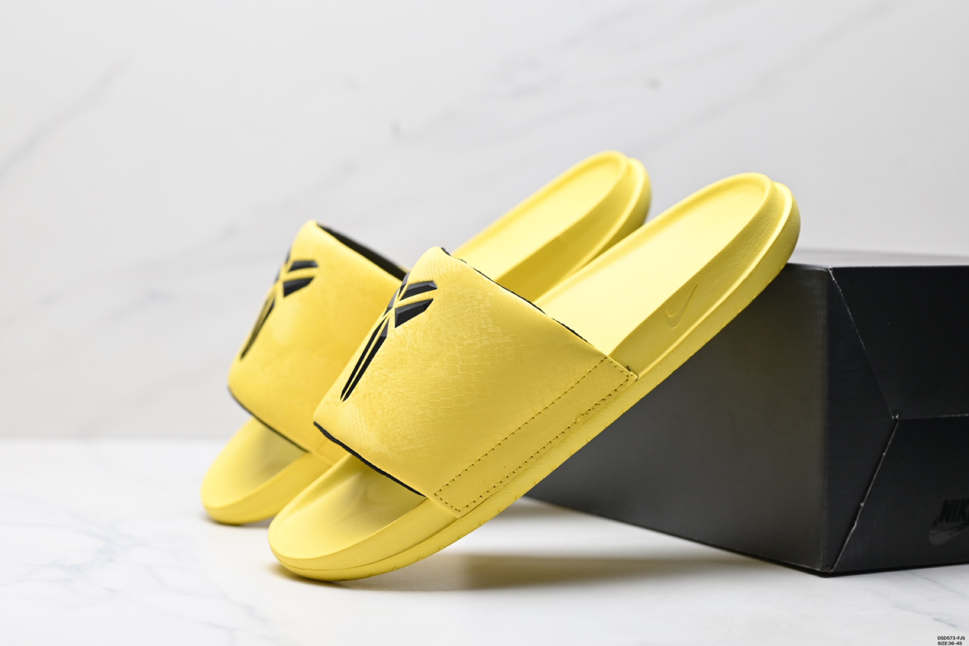 100 Nike Kobe Offcourt Slide 时尚舒适 防滑防磨一字拖鞋 男女同款 lF2870-400