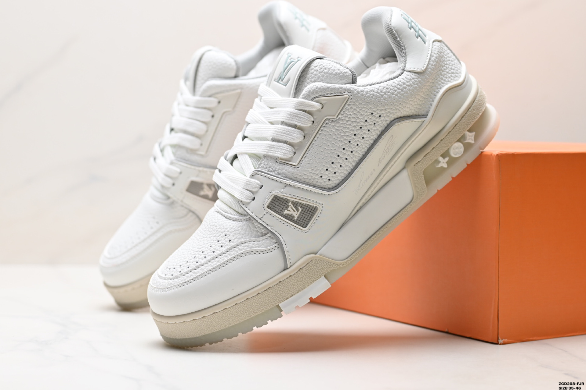 300 Louis vuitton Trainer Sneaker Low 路易威登 休闲运动文化百搭板鞋