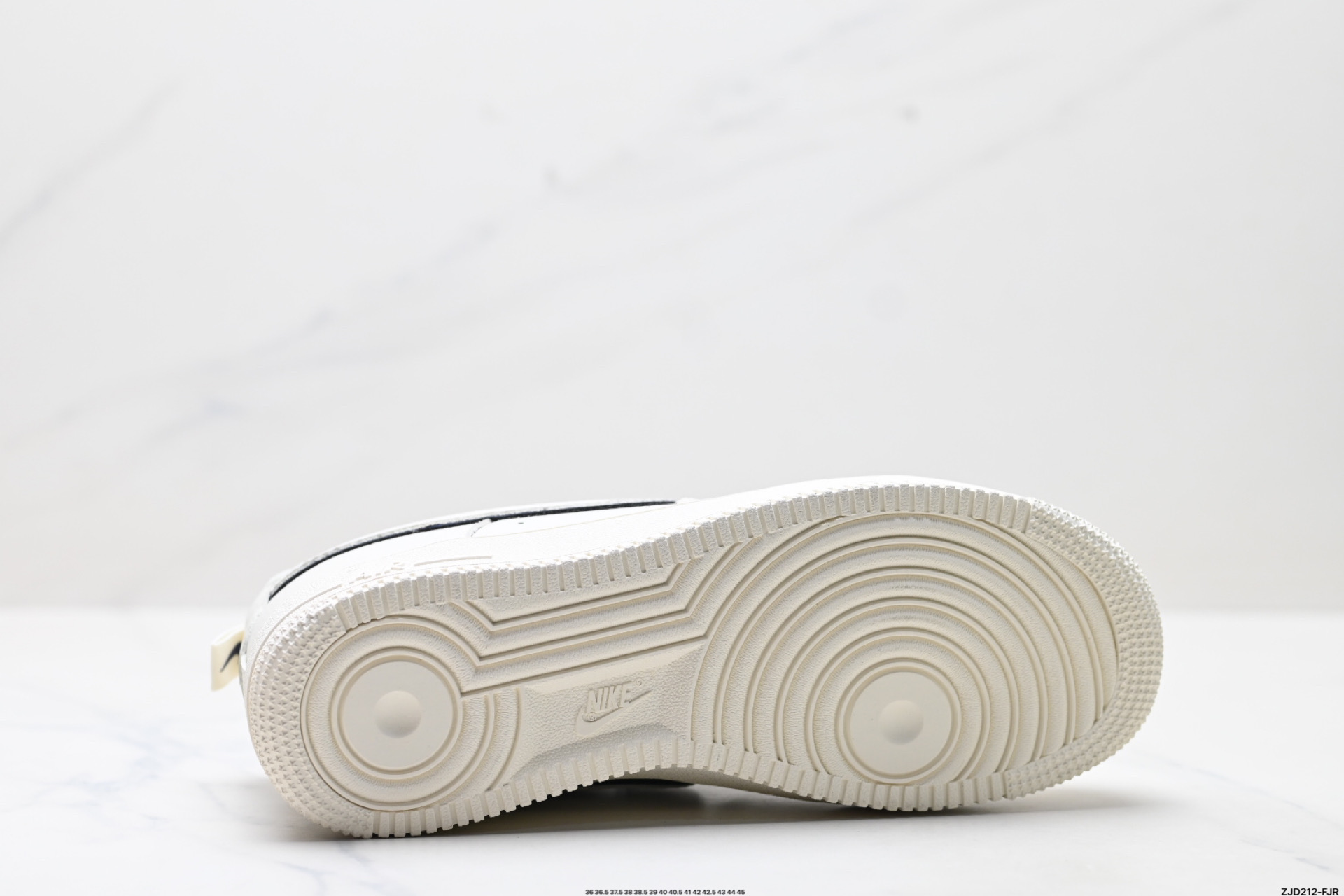 250 NIKE AIR FORCE 1‘07 LV8 MJ0319-026
