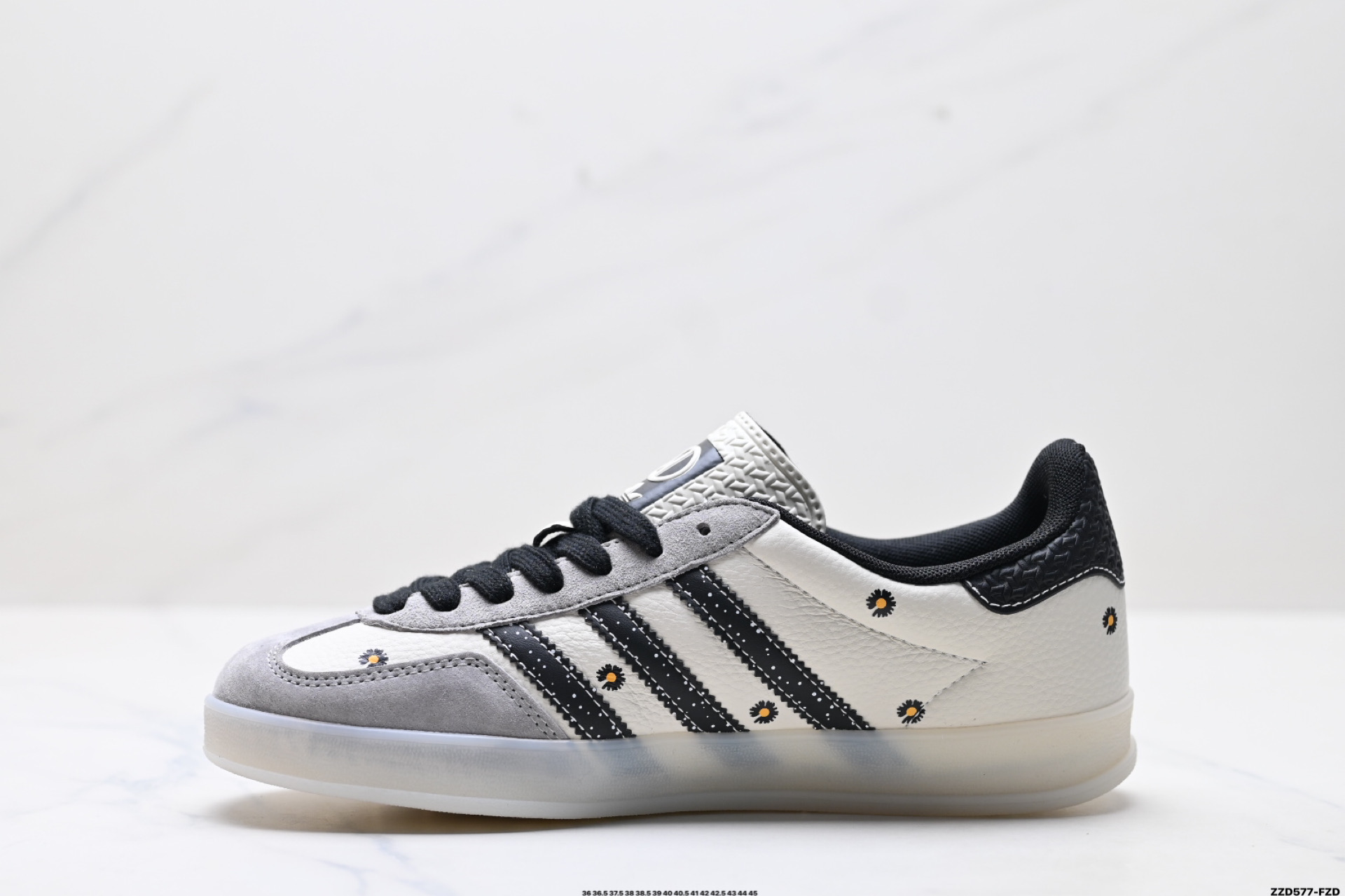 260 Adidas Originals Gazelle indoor ‘DIY‘定制 系列 阿迪达斯 三叶草绅士德训足球风百搭低帮休闲运动板鞋 DM1234-011