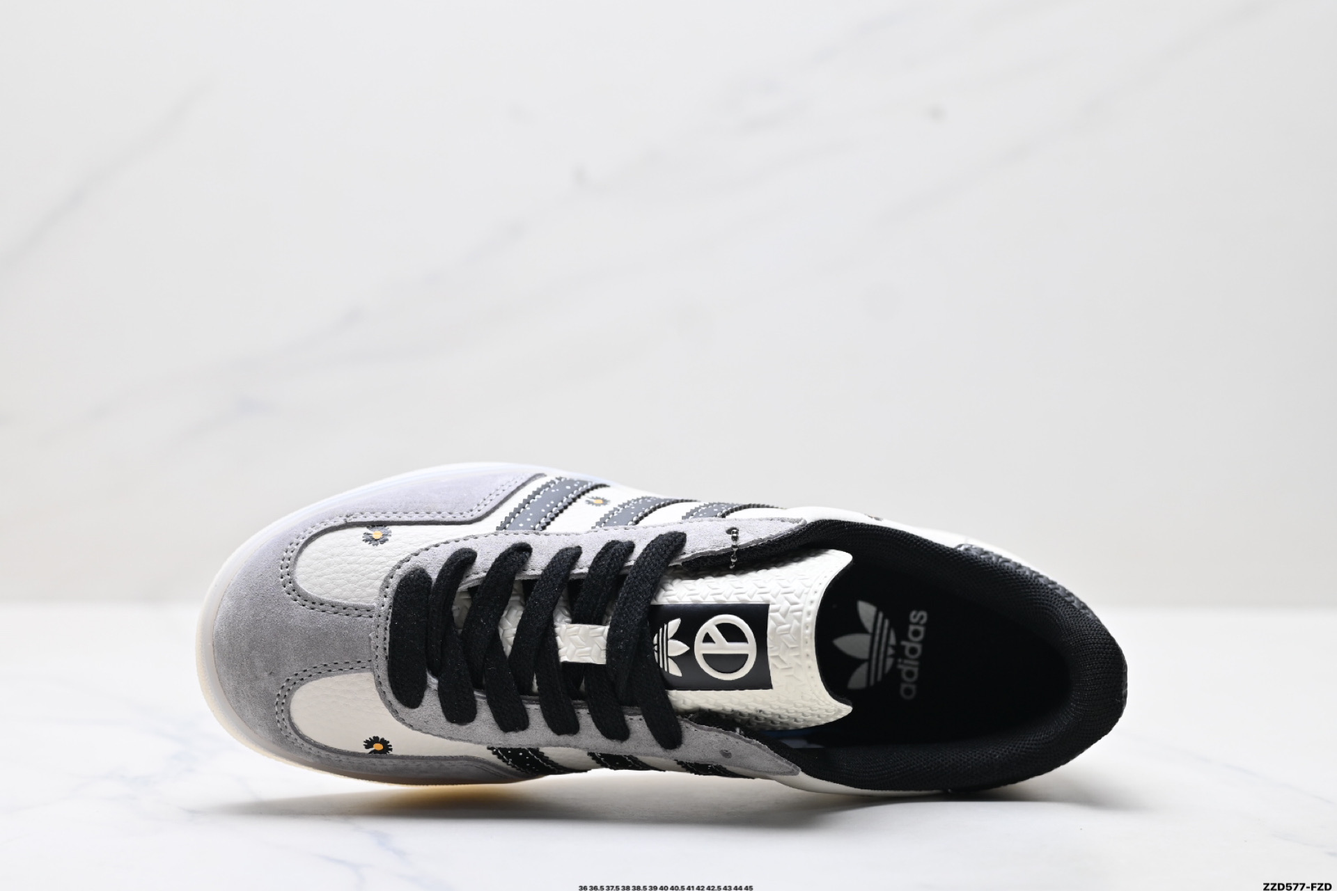 260 Adidas Originals Gazelle indoor ‘DIY‘定制 系列 阿迪达斯 三叶草绅士德训足球风百搭低帮休闲运动板鞋 DM1234-011