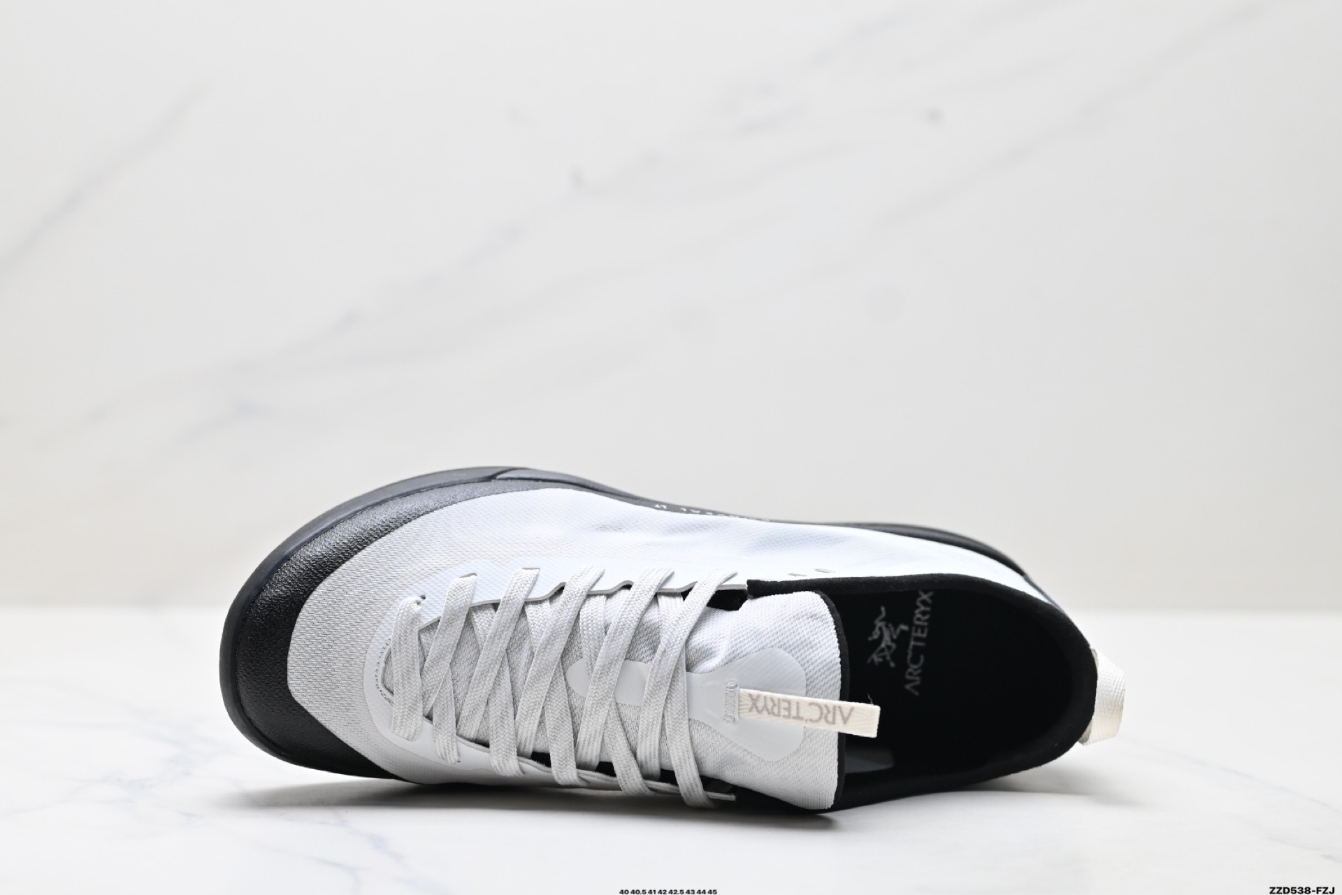 💰220
公司级✅Arcteryx始祖鸟 Konseal LT 轻量 网布防滑轻便耐磨 低帮户外运动跑步鞋
konseal LT的外观看似朴实 却散发着一股高贵气息 虽然是标榜越野鞋 但其实越野跑与登山乃一体两面的运动 皆在相同的山林场域之中进行 包含轻量化鞋身 MegaGrip大底 OrthoLite 3D鞋垫 EVA弹性混合中底等等 以及这次所使用的最新防水透气科技 
抓地力优良的VibramMegaGrip 鞋带收纳设计 避免鞋带勾到绊倒 全脚掌舒适稳定 EVA弹性混合中底 OrthoLite 3D鞋垫 前脚掌TPU支撑片
Size:40-45
ID:ZZD538-FZJ