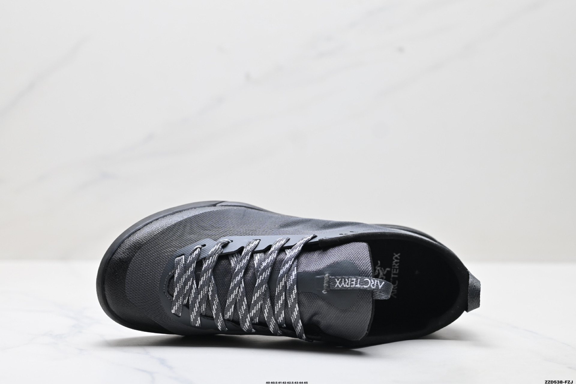 💰220
公司级✅Arcteryx始祖鸟 Konseal LT 轻量 网布防滑轻便耐磨 低帮户外运动跑步鞋
konseal LT的外观看似朴实 却散发着一股高贵气息 虽然是标榜越野鞋 但其实越野跑与登山乃一体两面的运动 皆在相同的山林场域之中进行 包含轻量化鞋身 MegaGrip大底 OrthoLite 3D鞋垫 EVA弹性混合中底等等 以及这次所使用的最新防水透气科技 
抓地力优良的VibramMegaGrip 鞋带收纳设计 避免鞋带勾到绊倒 全脚掌舒适稳定 EVA弹性混合中底 OrthoLite 3D鞋垫 前脚掌TPU支撑片
Size:40-45
ID:ZZD538-FZJ