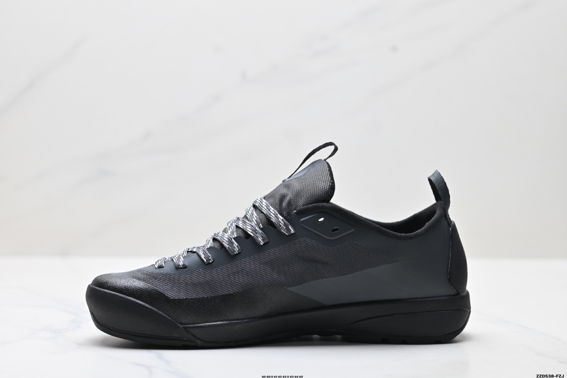 💰220
公司级✅Arcteryx始祖鸟 Konseal LT 轻量 网布防滑轻便耐磨 低帮户外运动跑步鞋
konseal LT的外观看似朴实 却散发着一股高贵气息 虽然是标榜越野鞋 但其实越野跑与登山乃一体两面的运动 皆在相同的山林场域之中进行 包含轻量化鞋身 MegaGrip大底 OrthoLite 3D鞋垫 EVA弹性混合中底等等 以及这次所使用的最新防水透气科技 
抓地力优良的VibramMegaGrip 鞋带收纳设计 避免鞋带勾到绊倒 全脚掌舒适稳定 EVA弹性混合中底 OrthoLite 3D鞋垫 前脚掌TPU支撑片
Size:40-45
ID:ZZD538-FZJ