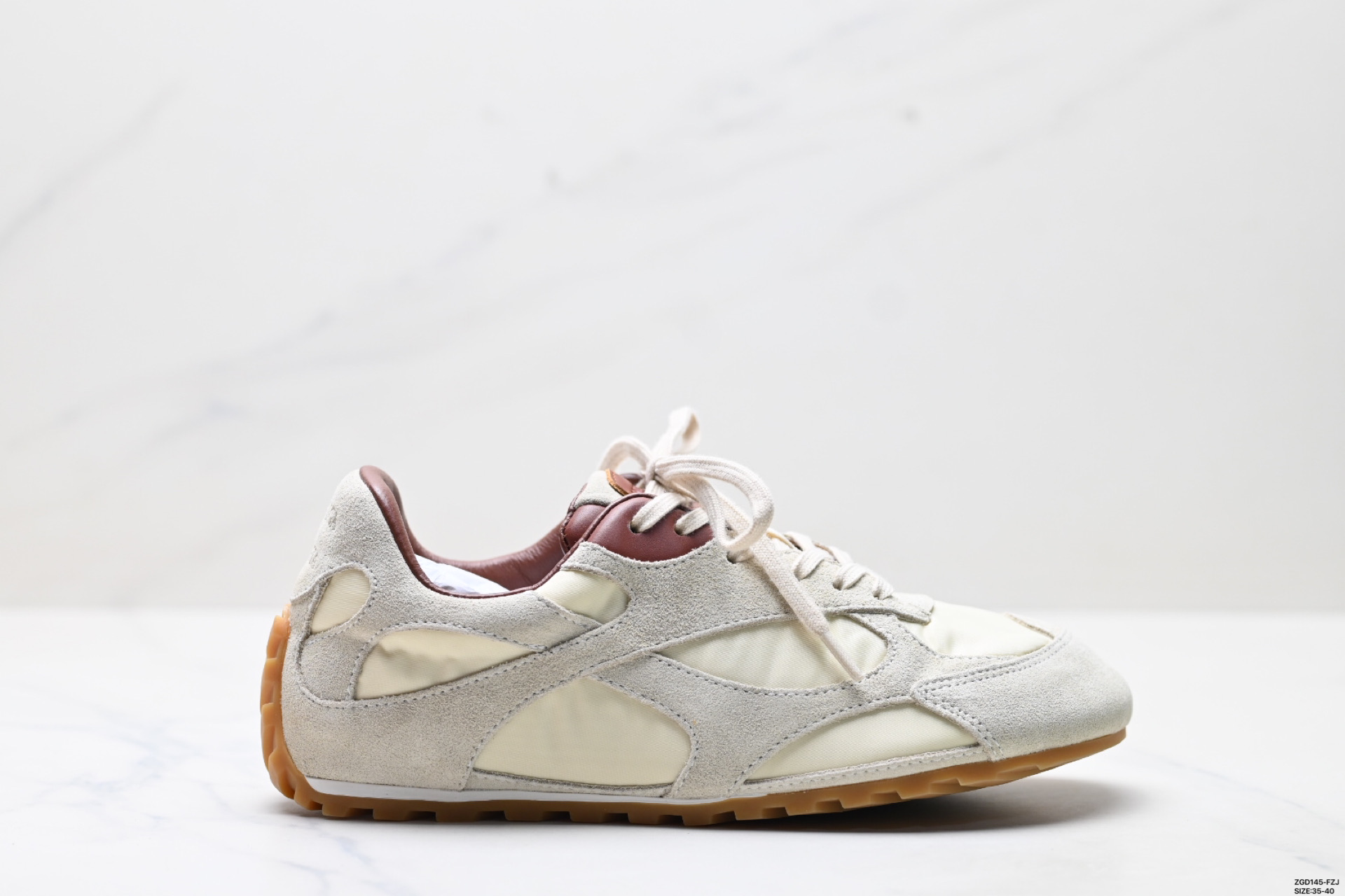 300 Bottega Veneta 葆蝶家 Orbit 绒面革 圆头平底 低帮 生活休闲鞋 8268686 V1NY1 2827