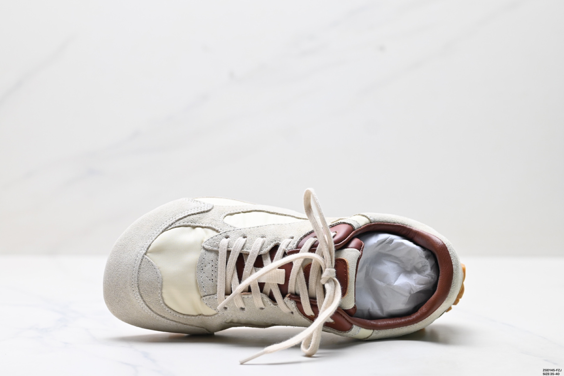 300 Bottega Veneta 葆蝶家 Orbit 绒面革 圆头平底 低帮 生活休闲鞋 8268686 V1NY1 2827