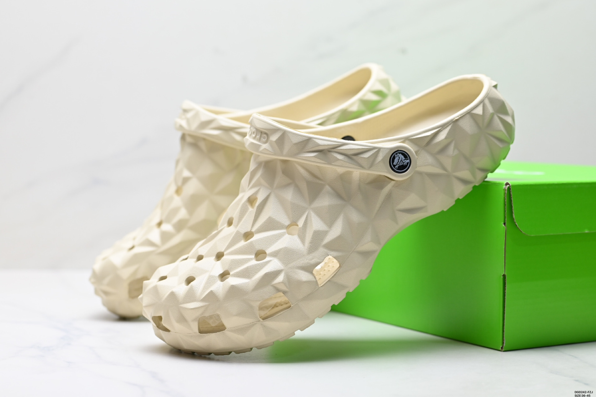 80 Crocs卡骆驰 EVA 榴莲洞洞鞋 一体成型 室外沙滩涉水休闲运动拖鞋