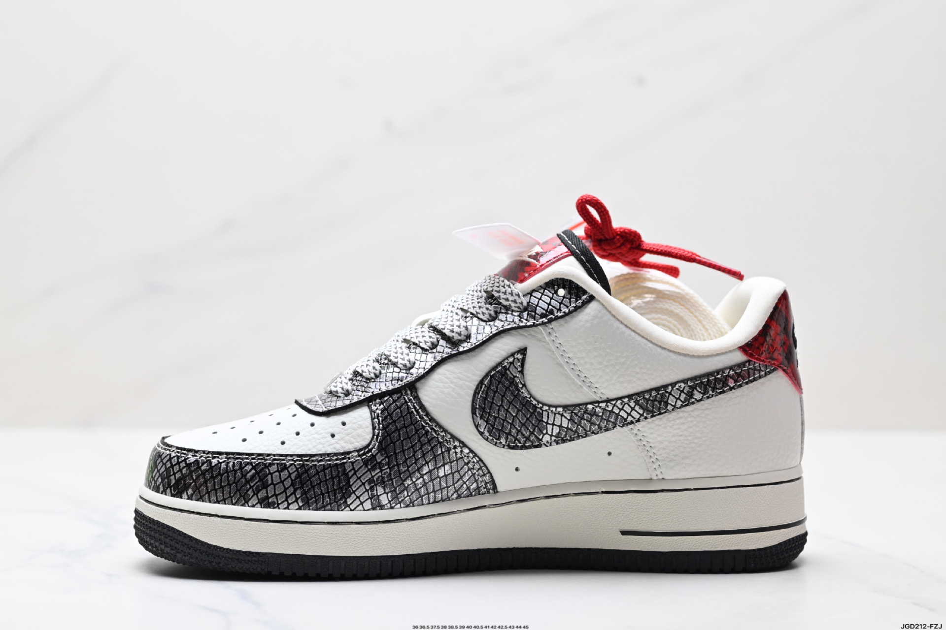 190 NIKE AIR FORCE 1‘07 CH6336-521