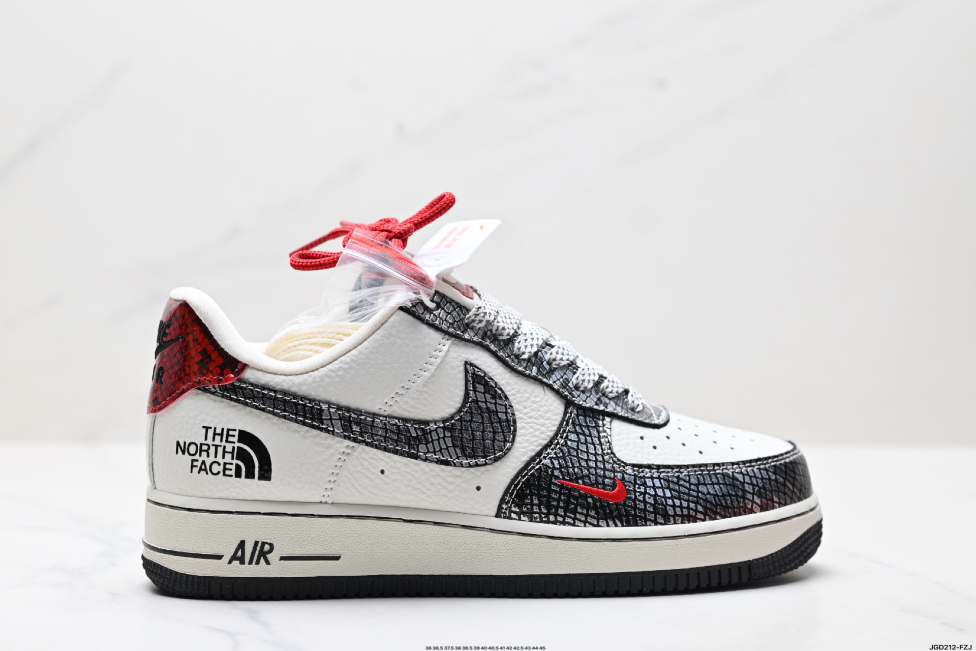 190 NIKE AIR FORCE 1‘07 CH6336-521