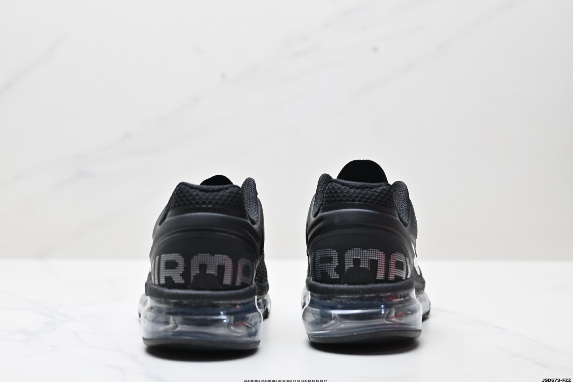 210 Nike Air Max 2013 联名气垫跑鞋 整体依旧以Stussy标志性的麻布编织材质覆盖 554886-108