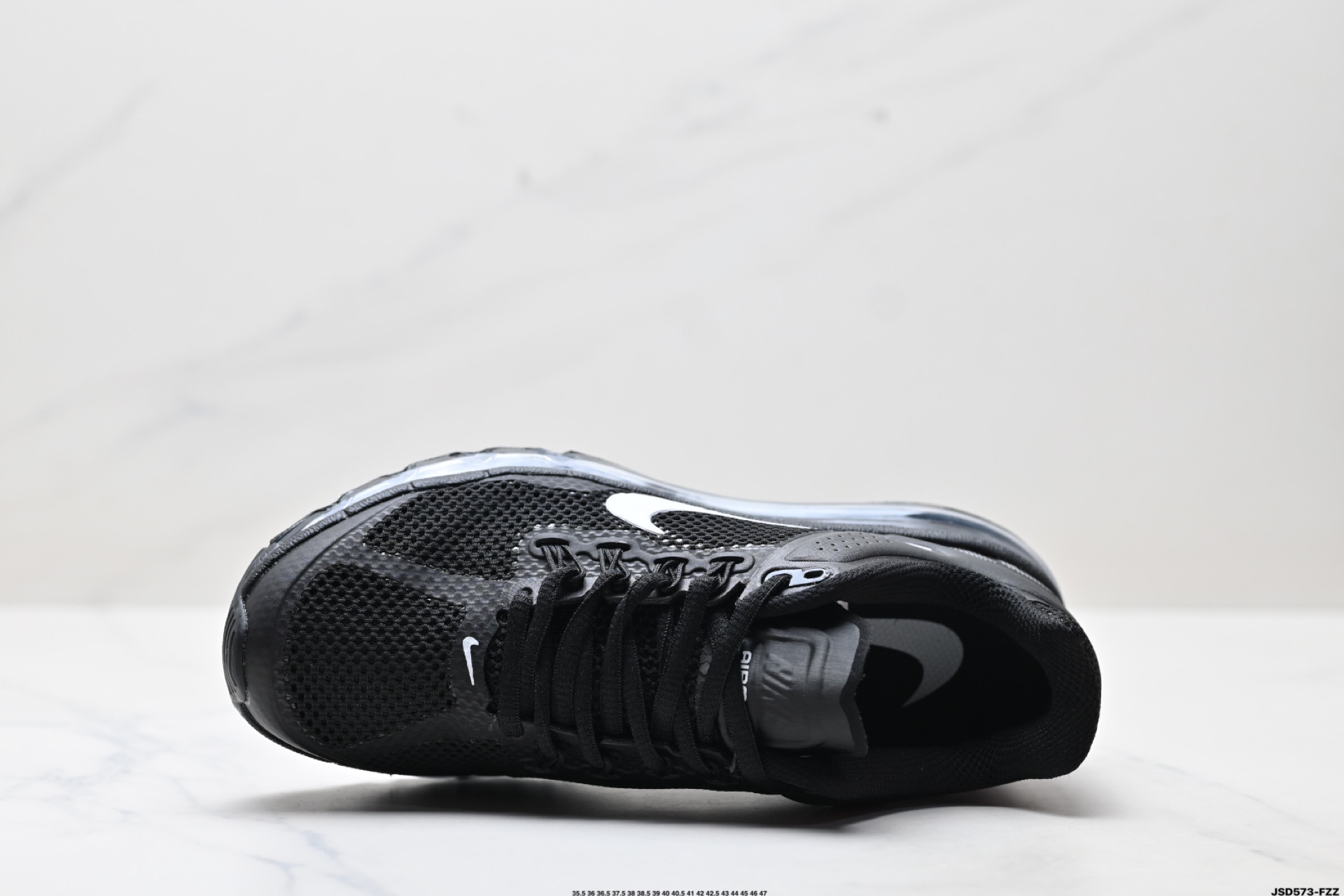 210 Nike Air Max 2013 联名气垫跑鞋 整体依旧以Stussy标志性的麻布编织材质覆盖 554886-108