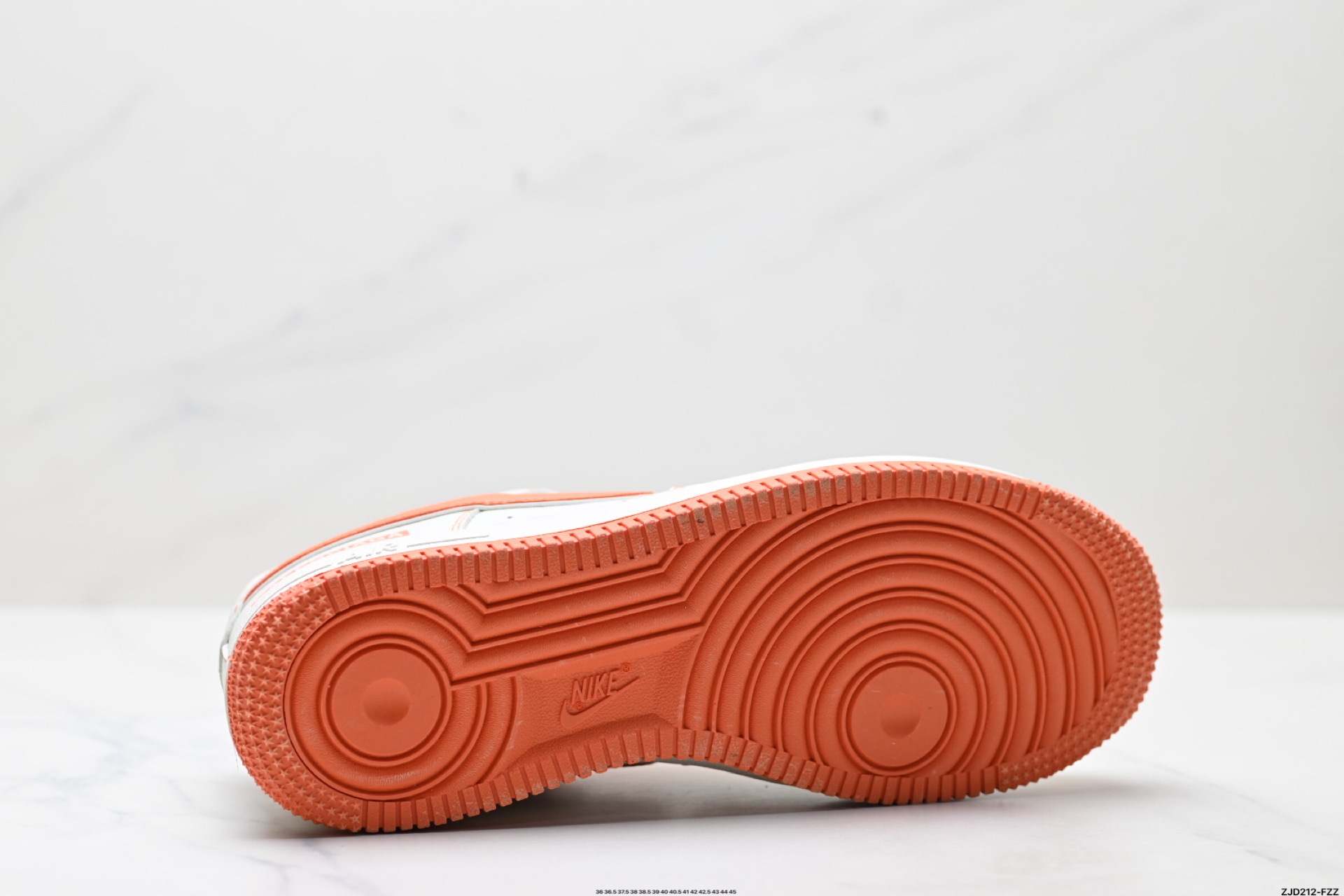 250 NIKE AIR FORCE 1‘07 LV8 FR0538-092