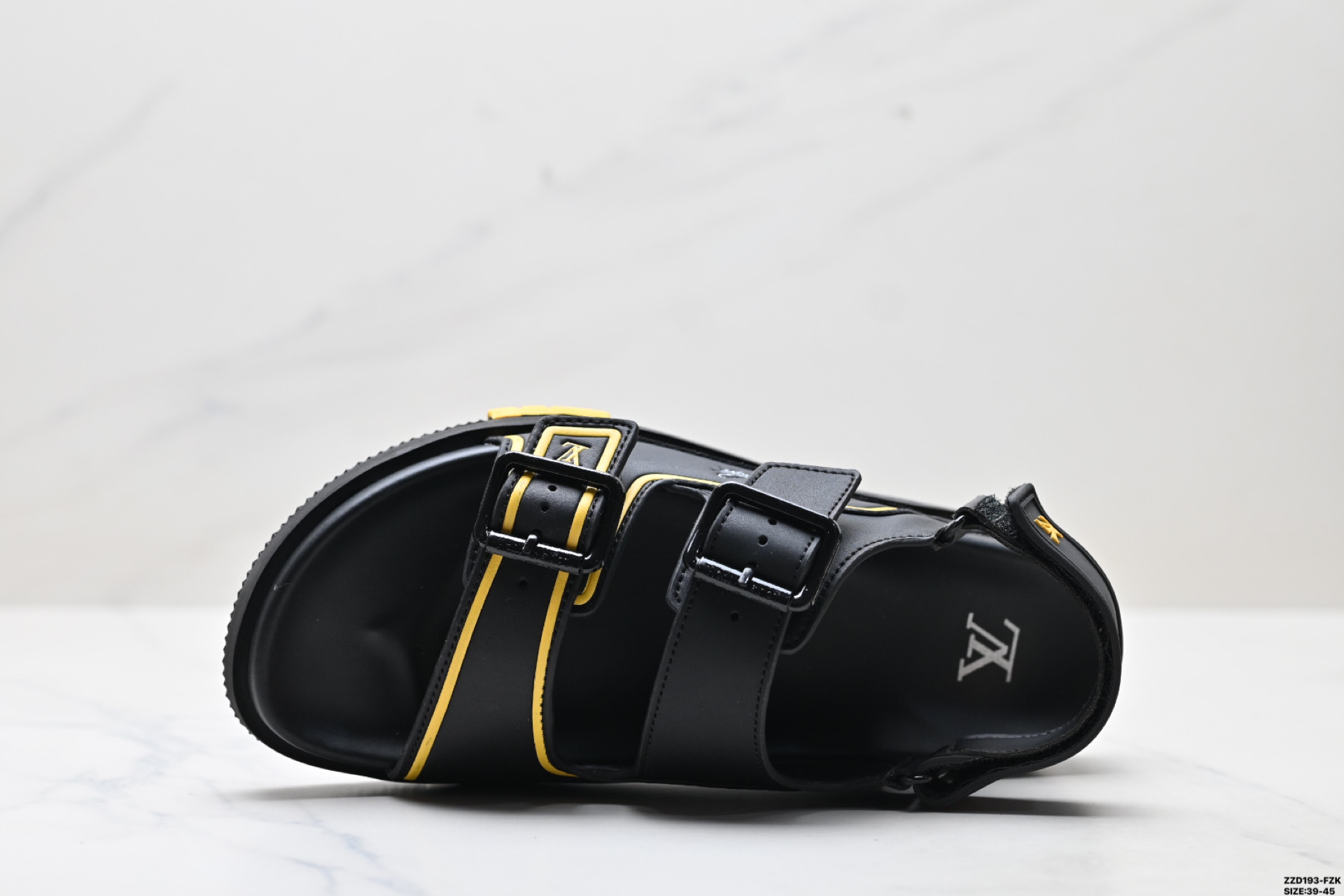 纯原Louis Vuitton Trainer 路易威登 舒适百搭 夏季厚底凉鞋 1A8ZLT