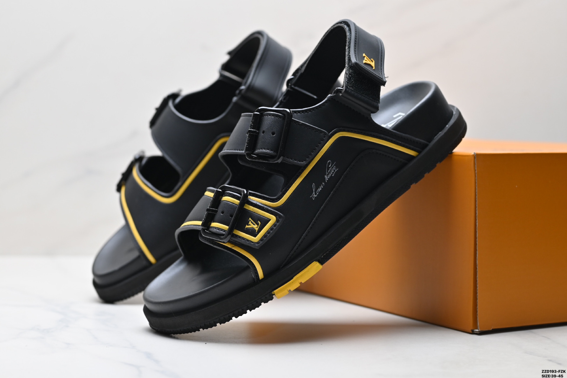 纯原Louis Vuitton Trainer 路易威登 舒适百搭 夏季厚底凉鞋 1A8ZLT
