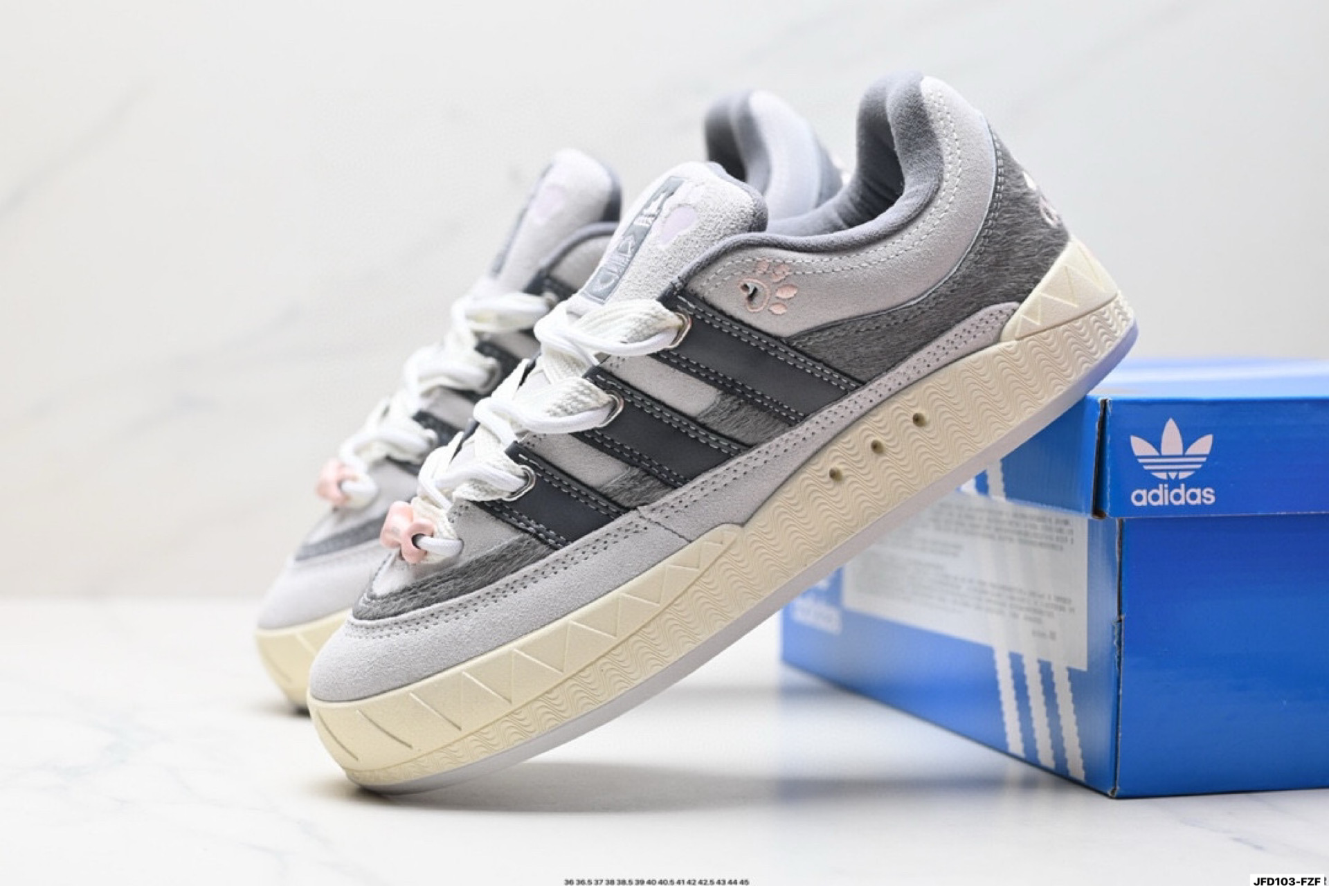 Adidas Adimatic Low 马蒂奇系列低帮 复古鲨鱼面包鞋运动休闲滑板板鞋 JQ2612