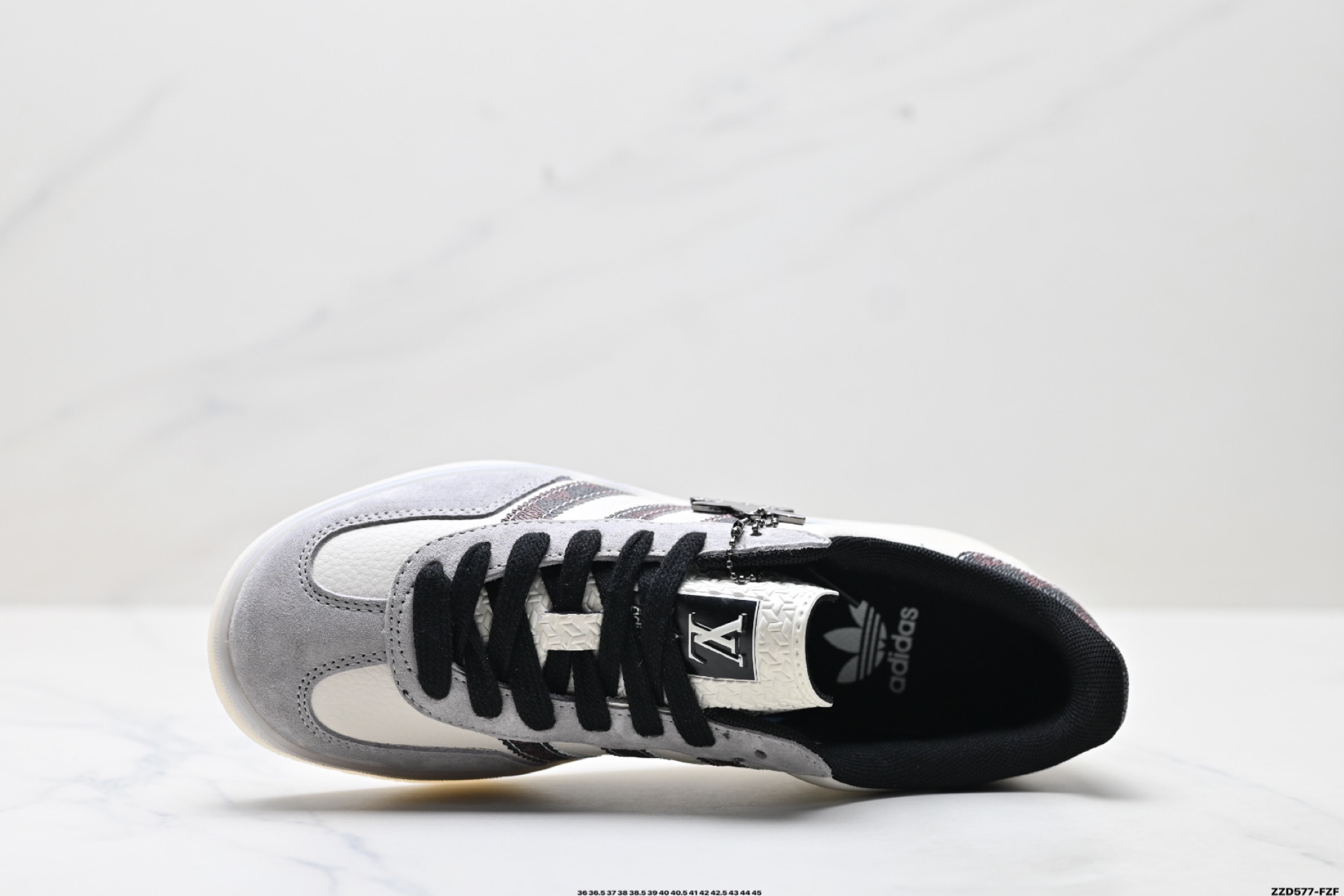 260 Adidas Originals Gazelle indoor ‘DIY‘定制 系列 阿迪达斯 三叶草绅士德训足球风百搭低帮休闲运动板鞋 DM1234-009