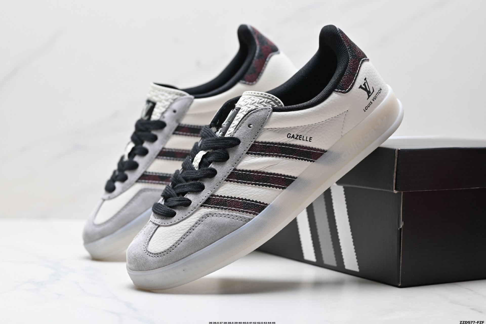 260 Adidas Originals Gazelle indoor ‘DIY‘定制 系列 阿迪达斯 三叶草绅士德训足球风百搭低帮休闲运动板鞋 DM1234-009