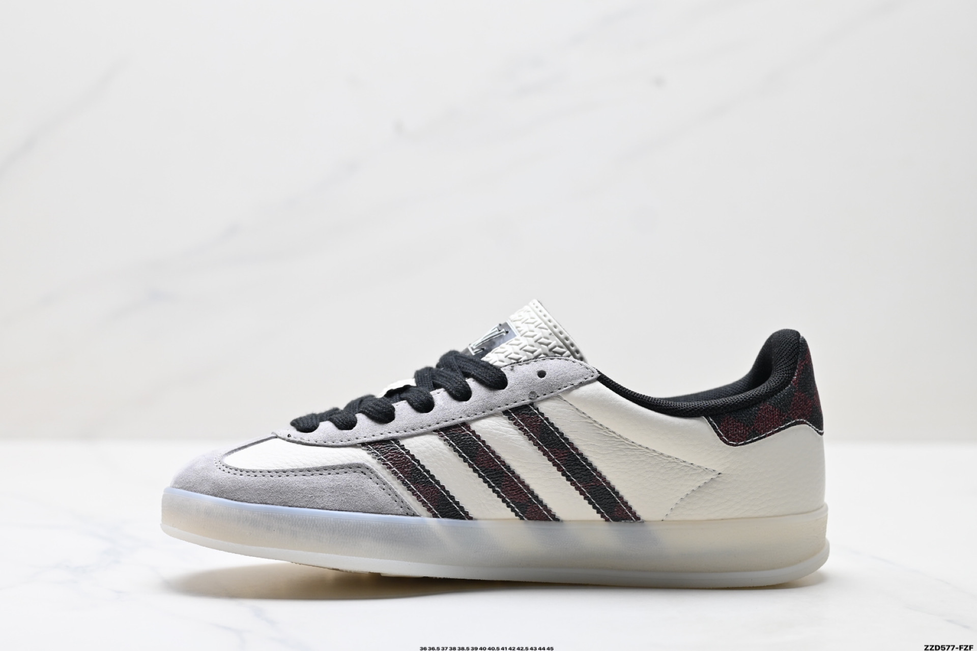 260 Adidas Originals Gazelle indoor ‘DIY‘定制 系列 阿迪达斯 三叶草绅士德训足球风百搭低帮休闲运动板鞋 DM1234-009