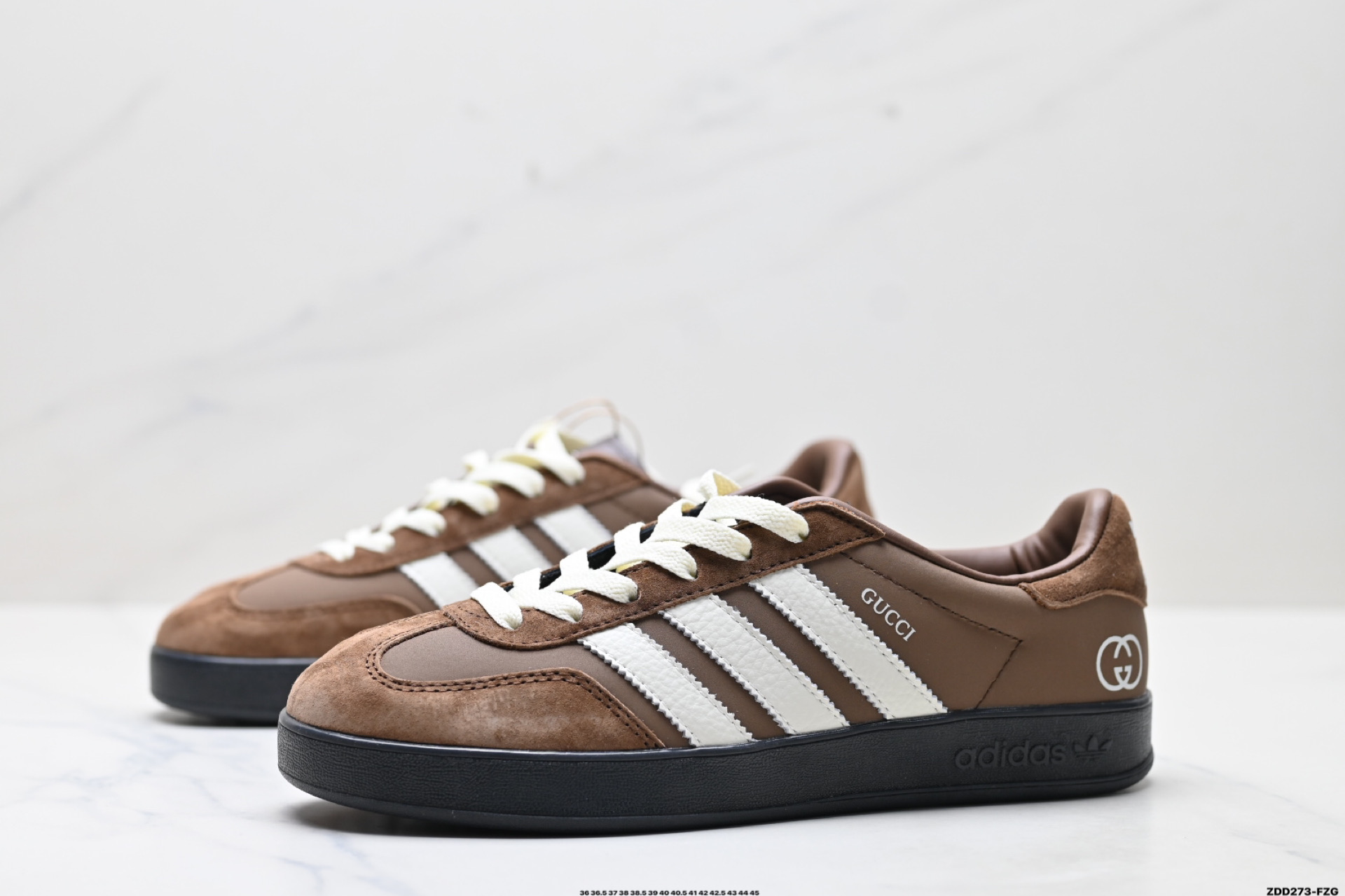 Adidas Originals Samba OG 桑巴舞系列 阿迪达斯 三叶草绅士德训足球风百搭低帮休闲运动板鞋 DD6604