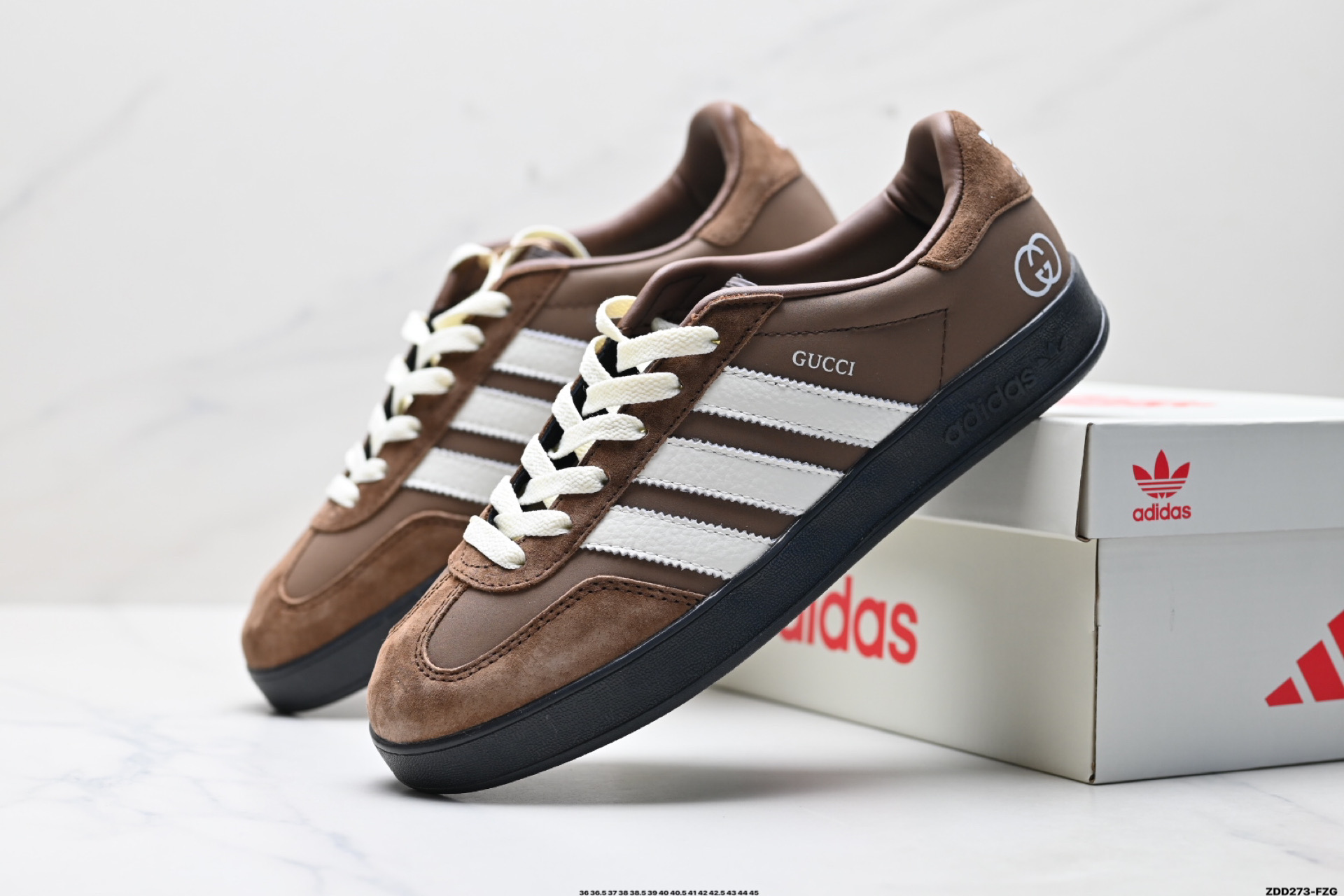 Adidas Originals Samba OG 桑巴舞系列 阿迪达斯 三叶草绅士德训足球风百搭低帮休闲运动板鞋 DD6604