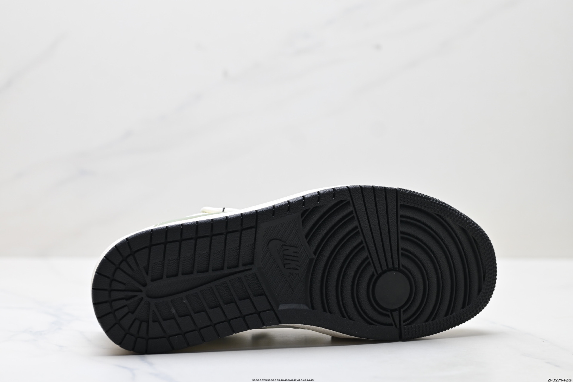 Nike Air Jordan 1 x Travis Scott AJ1倒勾 乔一倒钩 ‘DIY’定制 耐克 低帮文化篮球鞋 DM6868-104