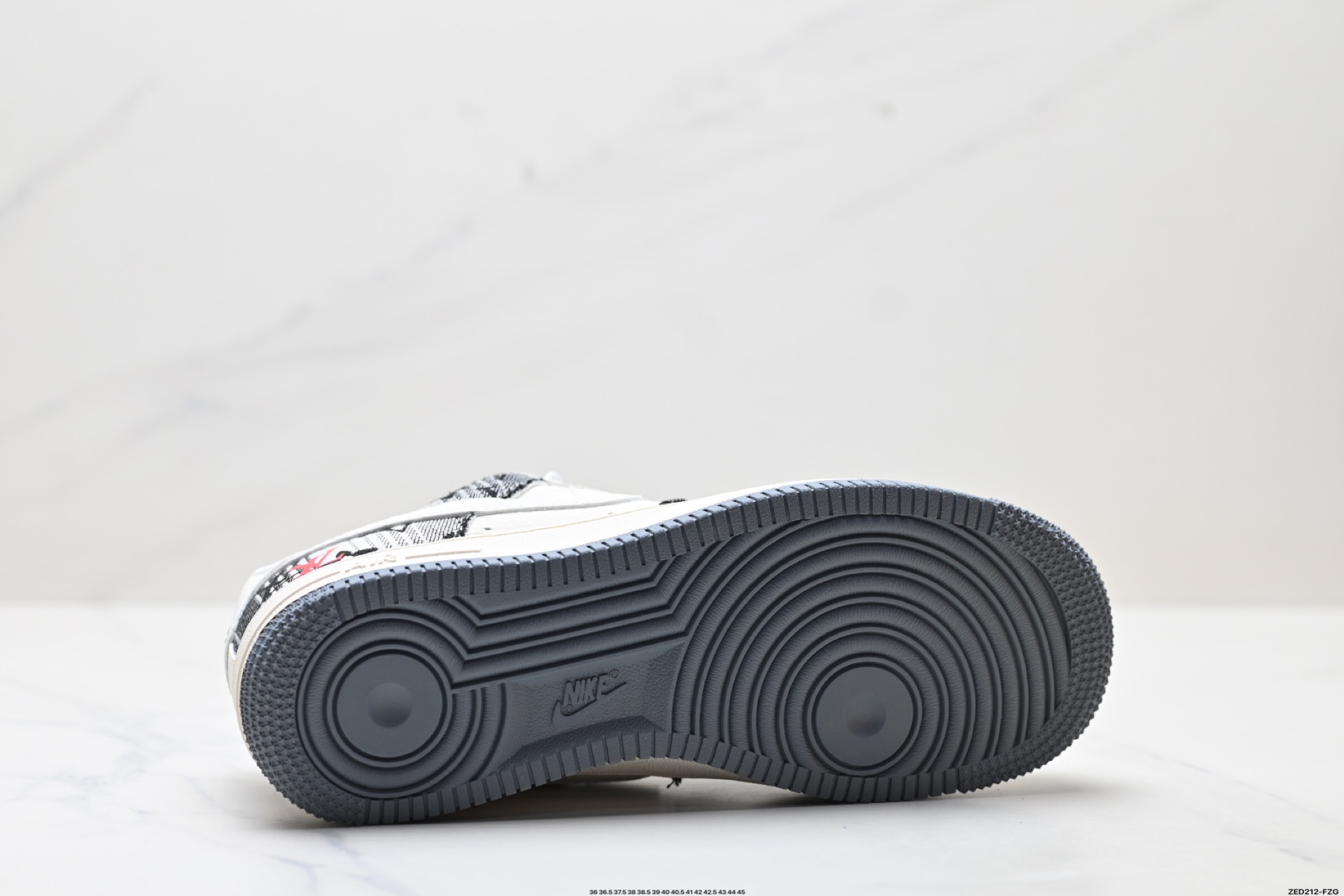 NIKE AIR FORCE 1‘07 XS1958-587