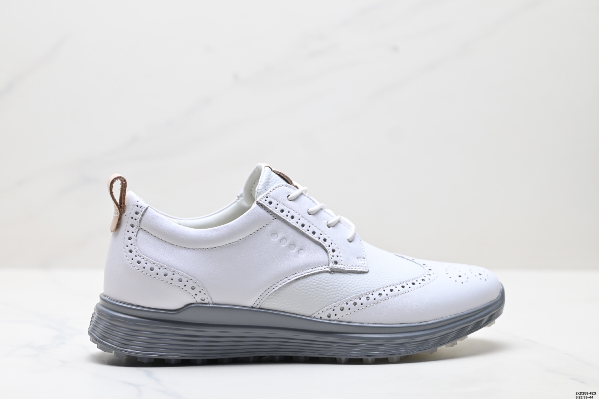 ECCO爱步 GOLF S-Three 拼接鞋面 网面透气 轻便 城市休闲健步鞋 13042451252