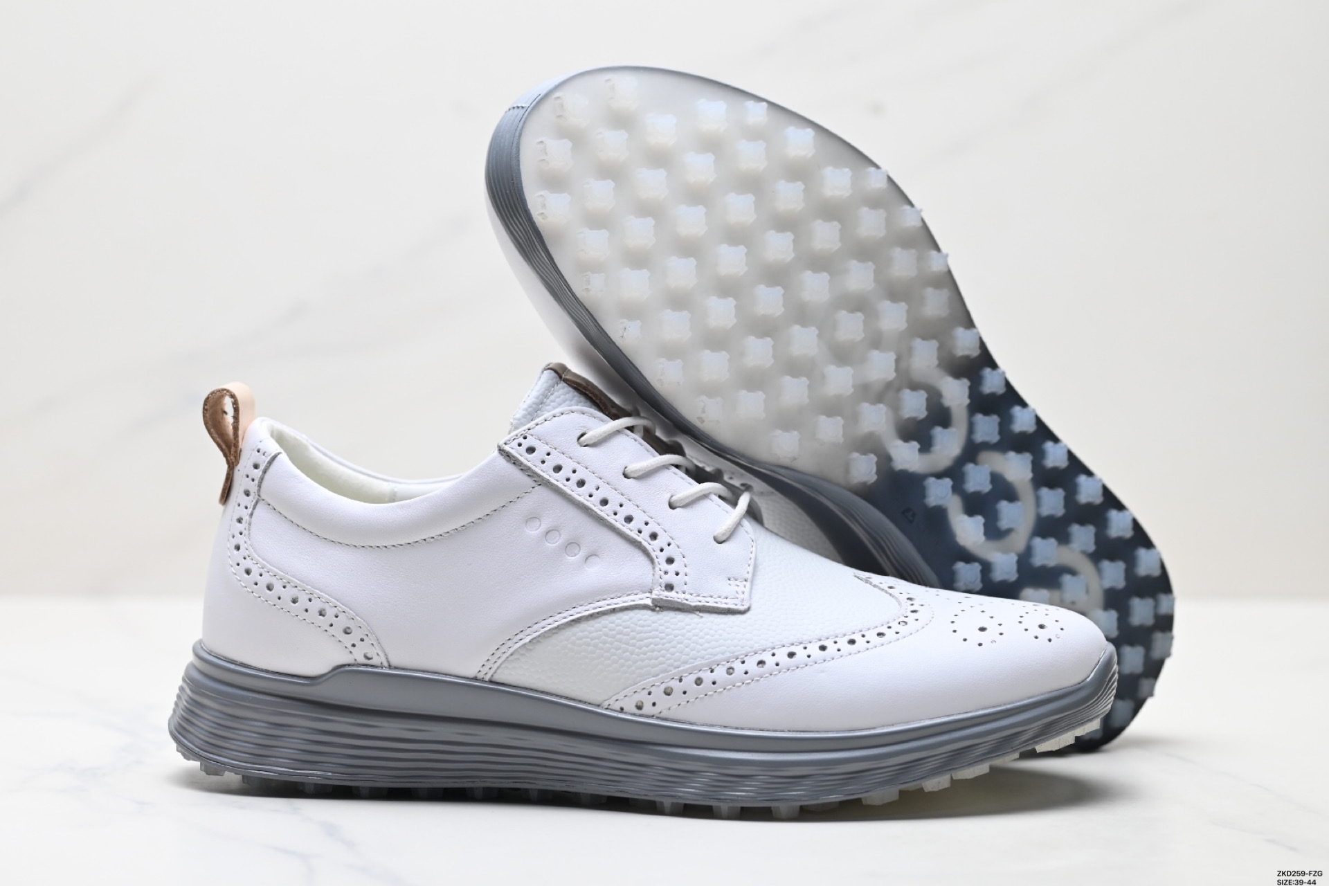 ECCO爱步 GOLF S-Three 拼接鞋面 网面透气 轻便 城市休闲健步鞋 13042451252