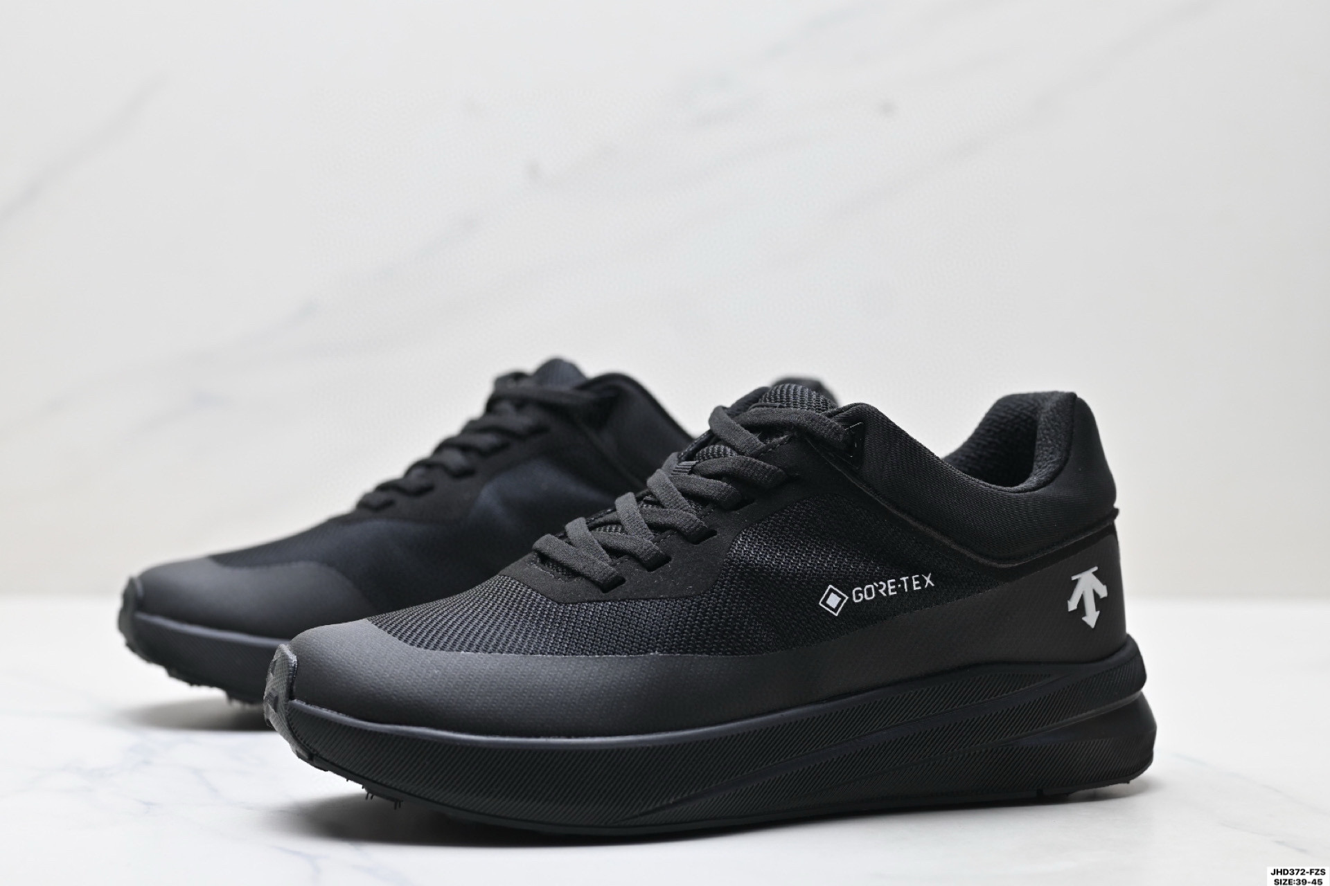 迪桑特DESCENTE BOA DUAL IS都市通勤 GORE-TEX 时尚舒适 防滑耐磨 时尚休闲运动覆盖防水男子越野跑鞋