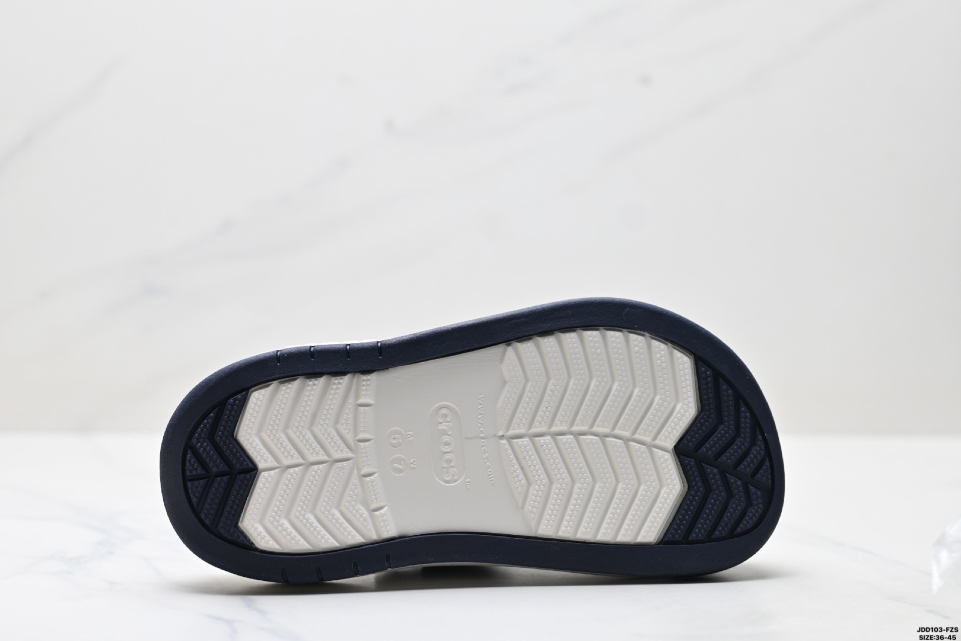 Crocs 卡骆驰 Crocsband Full Force 圆头套脚 洞洞鞋 灵感来自于传统板鞋