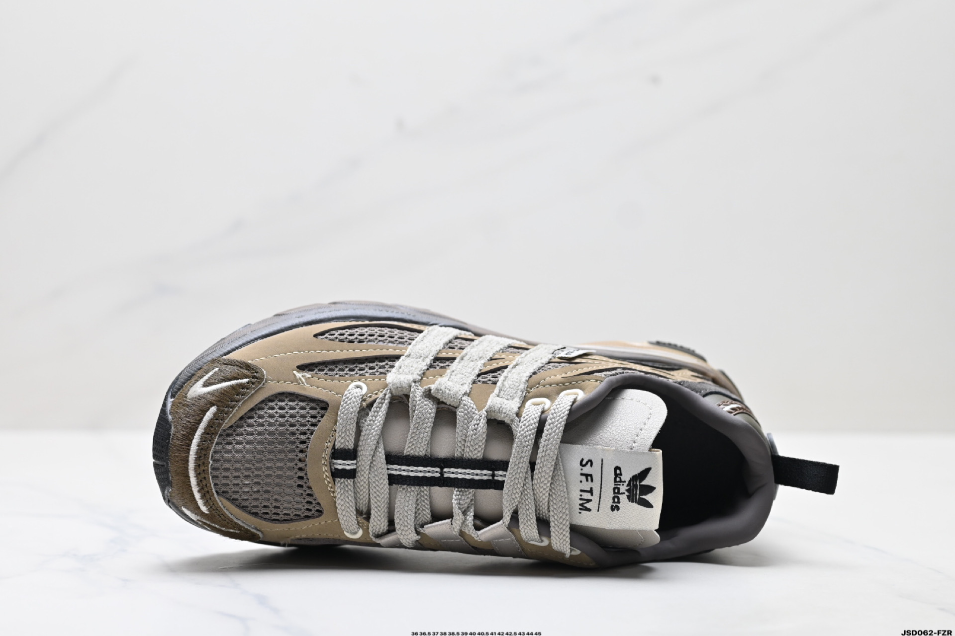 Adidas Adistar Cushion Sftm防滑耐磨 低帮 运动老爹鞋 JR8044