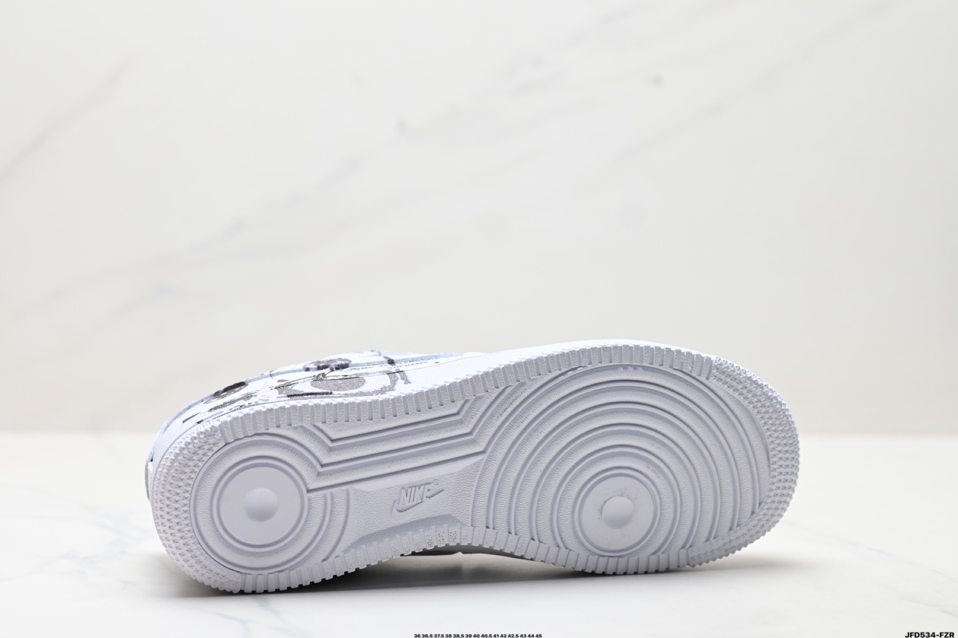 NIKE AIR FORCE 1‘07 923044-100