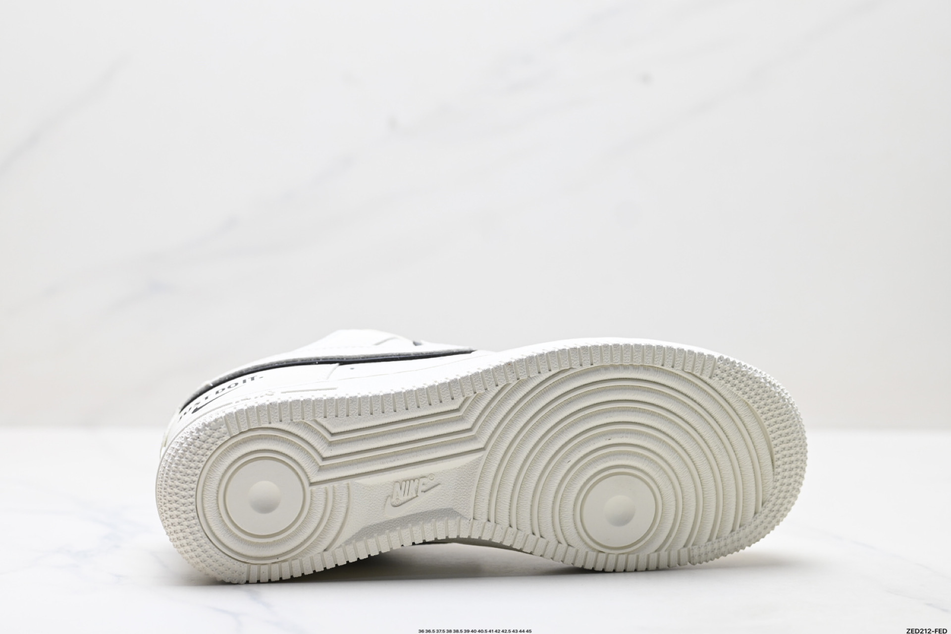 NIKE AIR FORCE 1‘07 CS5288-012