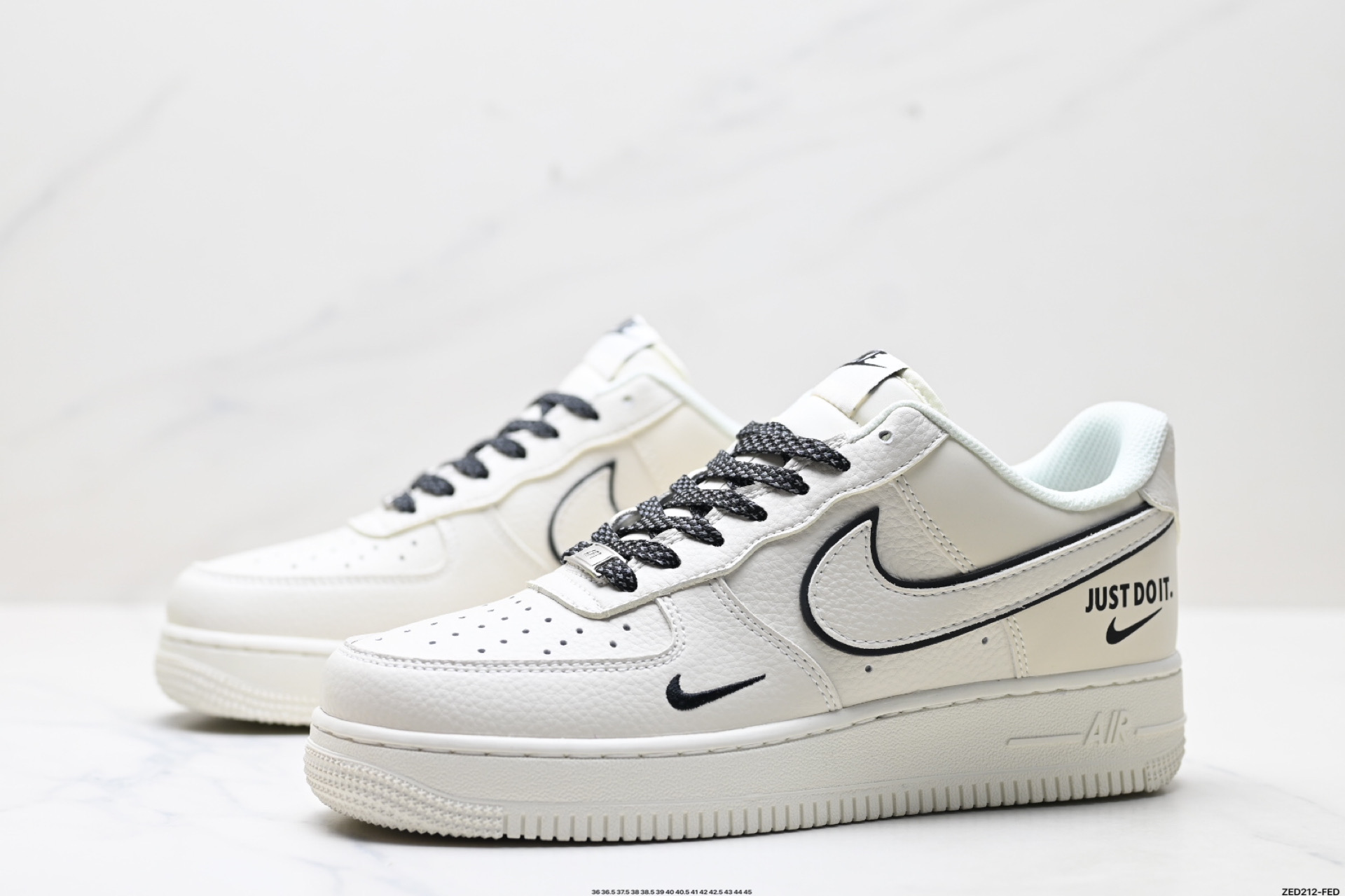 NIKE AIR FORCE 1‘07 CS5288-012