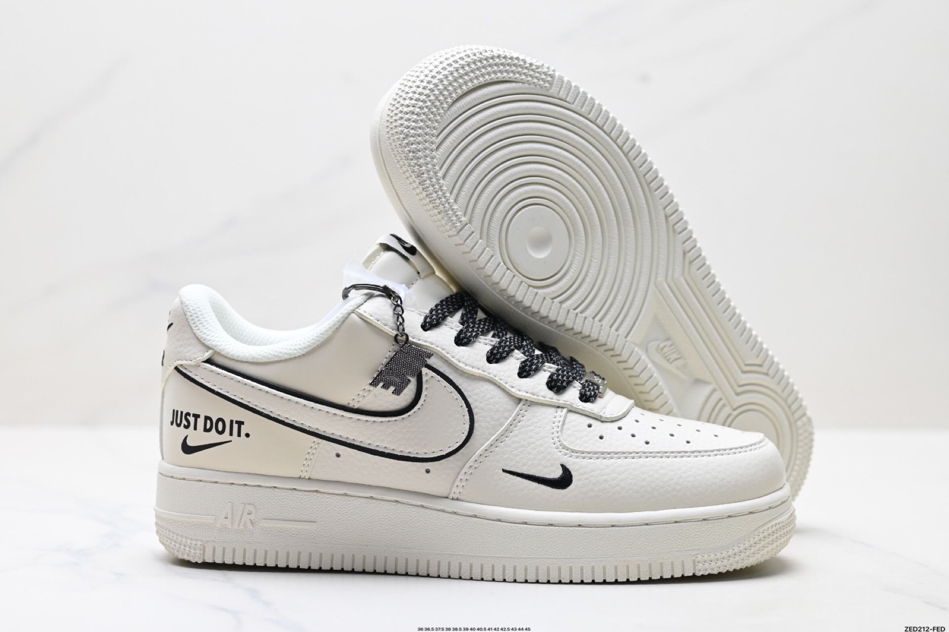NIKE AIR FORCE 1‘07 CS5288-012
