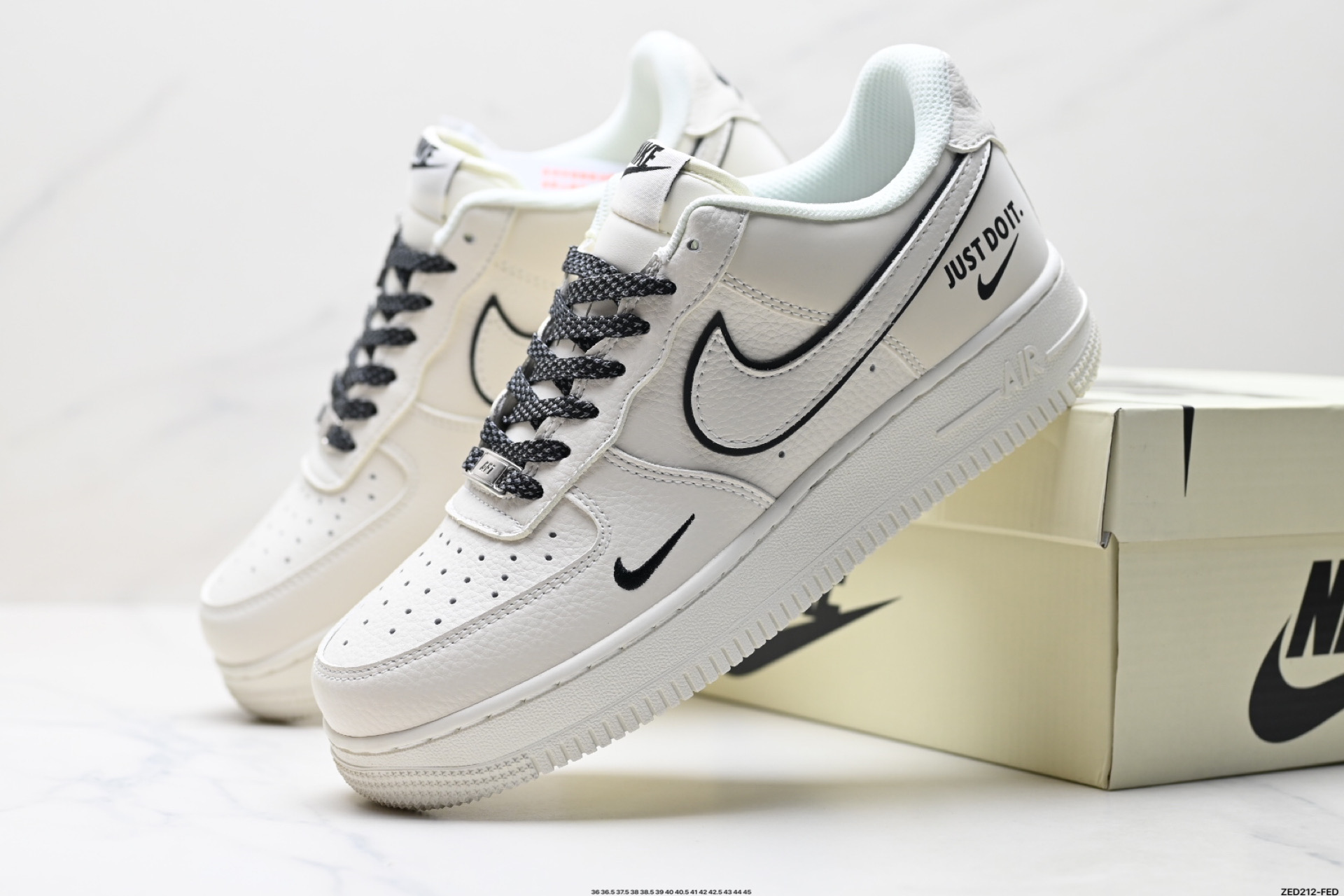 NIKE AIR FORCE 1‘07 CS5288-012