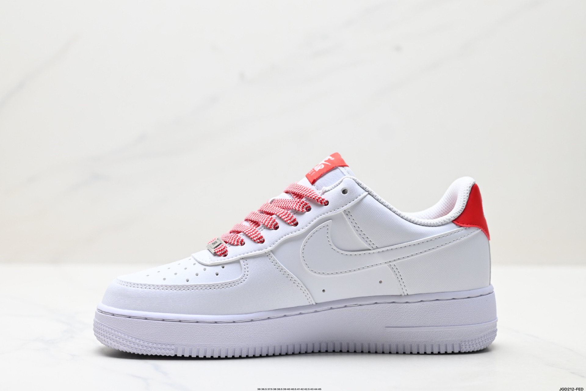 NIKE AIR FORCE 1‘07 IB7167-103