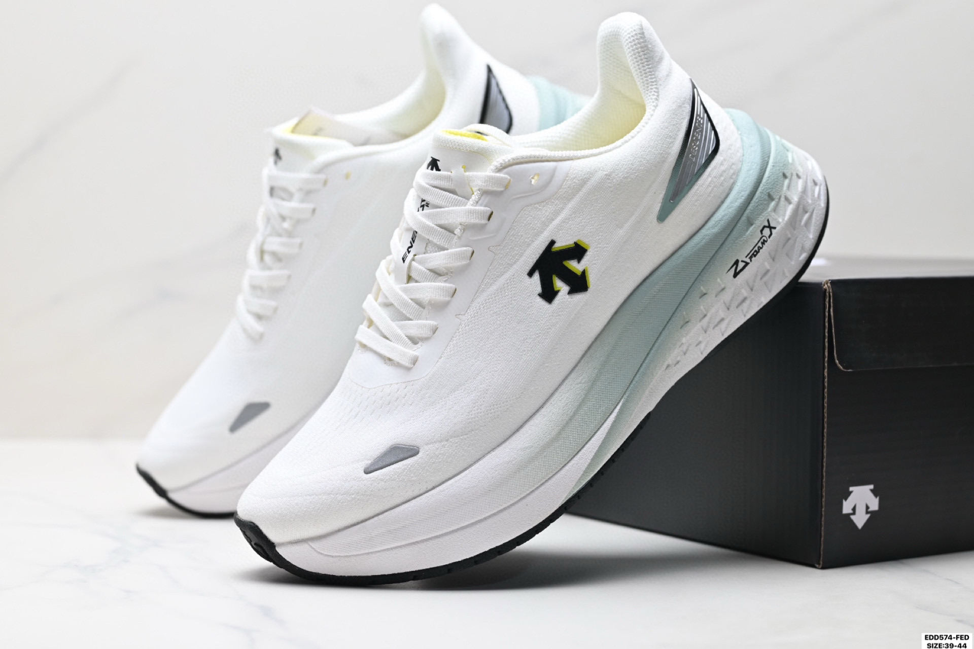 纯原迪桑特DESCENTE RUNNING ENERZITE透气运动跑步鞋
