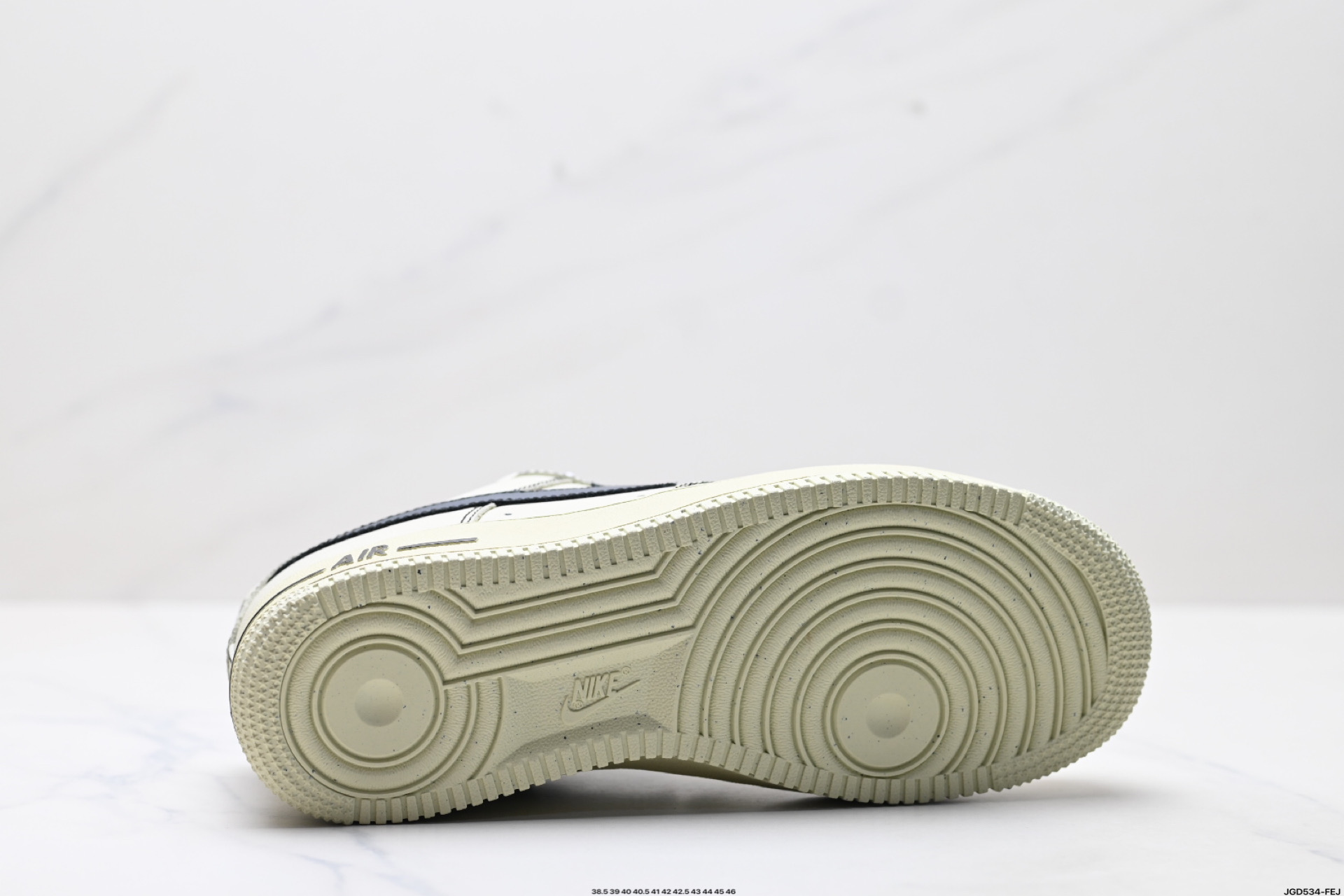 NIKE AIR FORCE 1‘07 LV8 HQ2037-200