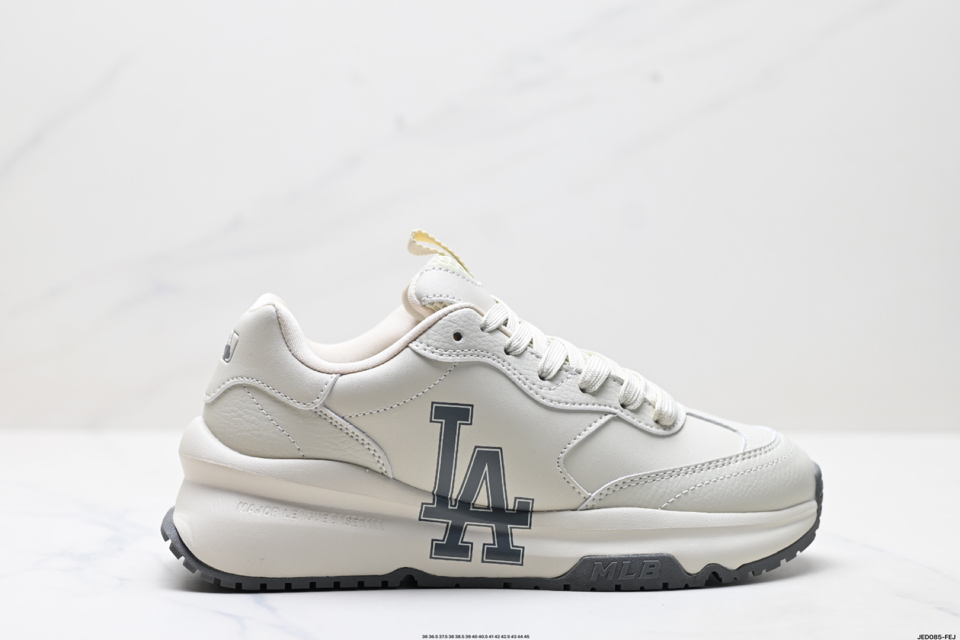 MLB Chunky Runner Classic Monogram: Zapatillas Casuales con Estilo y Comodidad 9 i1748625739539 818 0 0