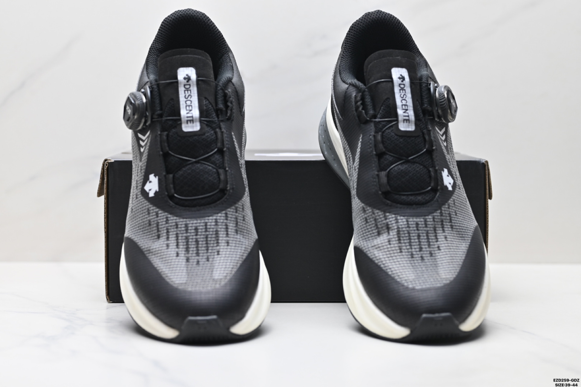 纯原迪桑特DESCENTE LEVITATEII 透气运动跑步鞋 D2331RRN23