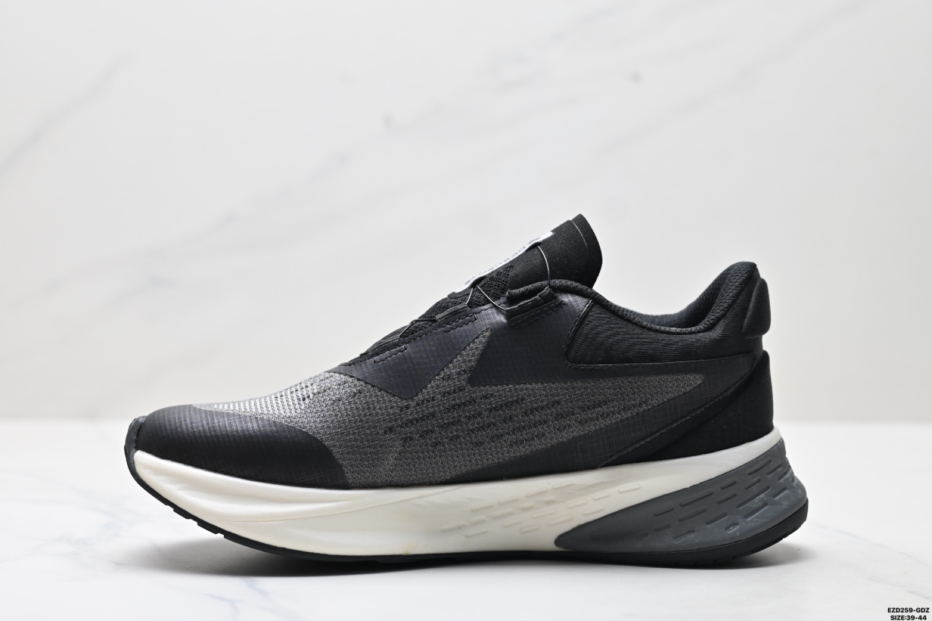 纯原迪桑特DESCENTE LEVITATEII 透气运动跑步鞋 D2331RRN23