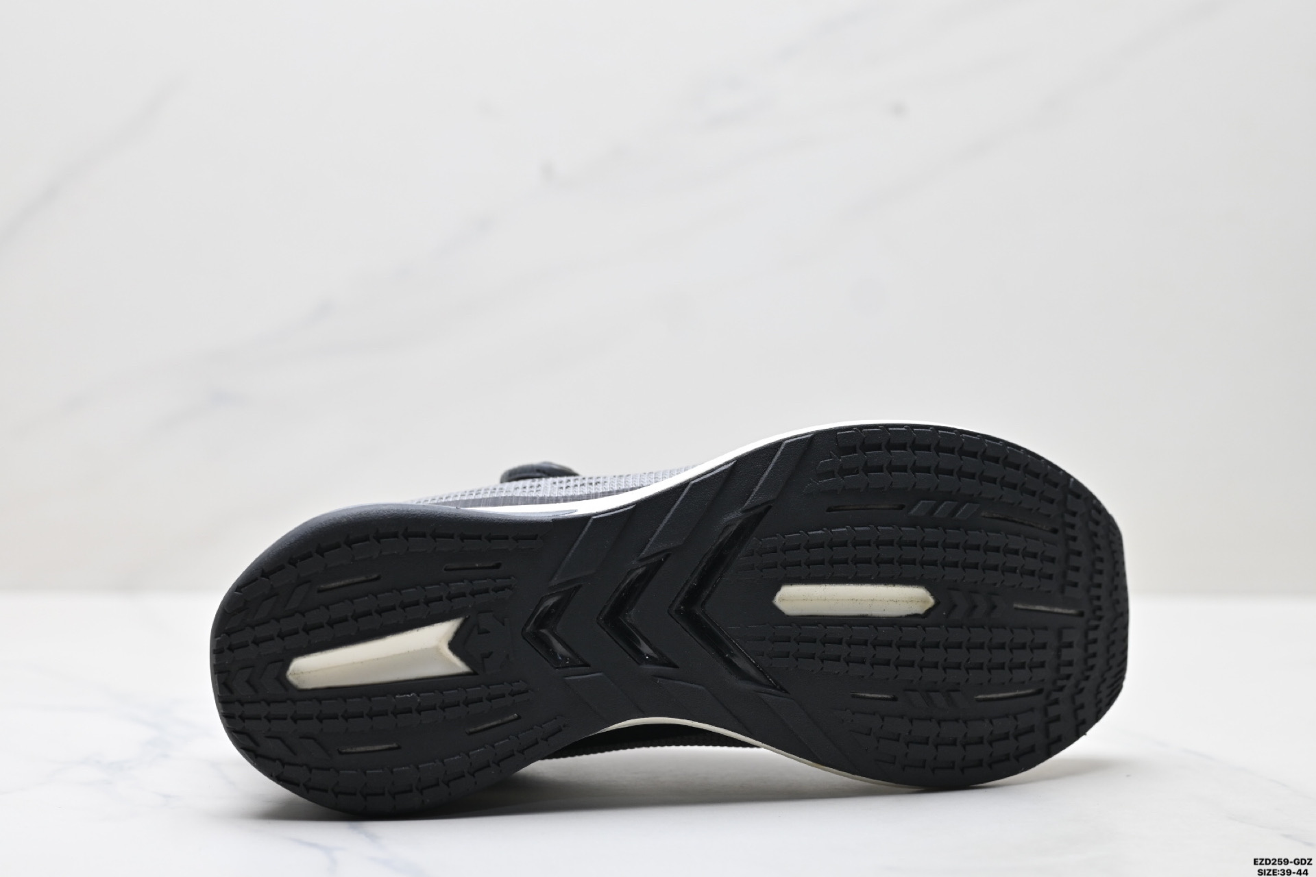 纯原迪桑特DESCENTE LEVITATEII 透气运动跑步鞋 D2331RRN23