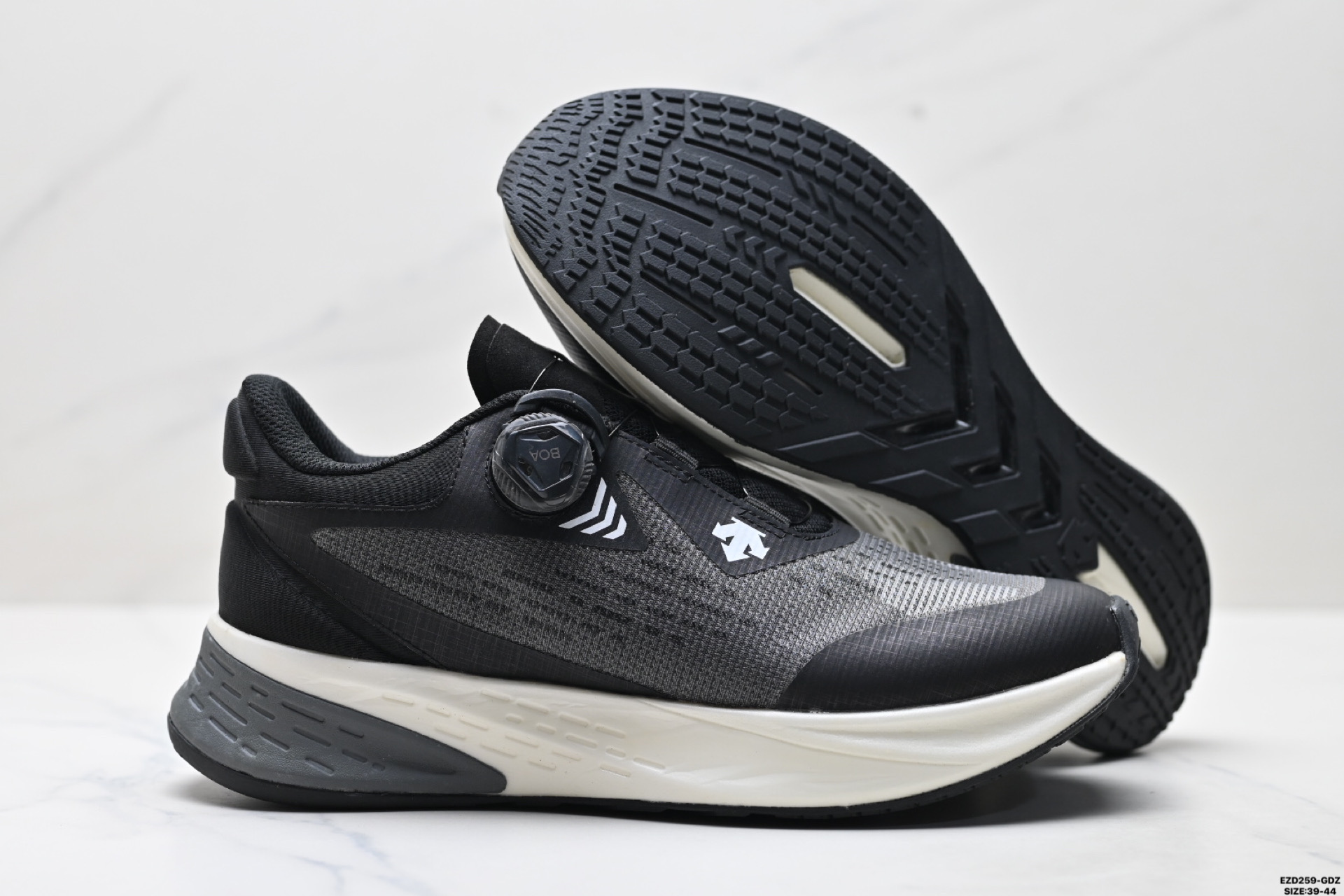 纯原迪桑特DESCENTE LEVITATEII 透气运动跑步鞋 D2331RRN23